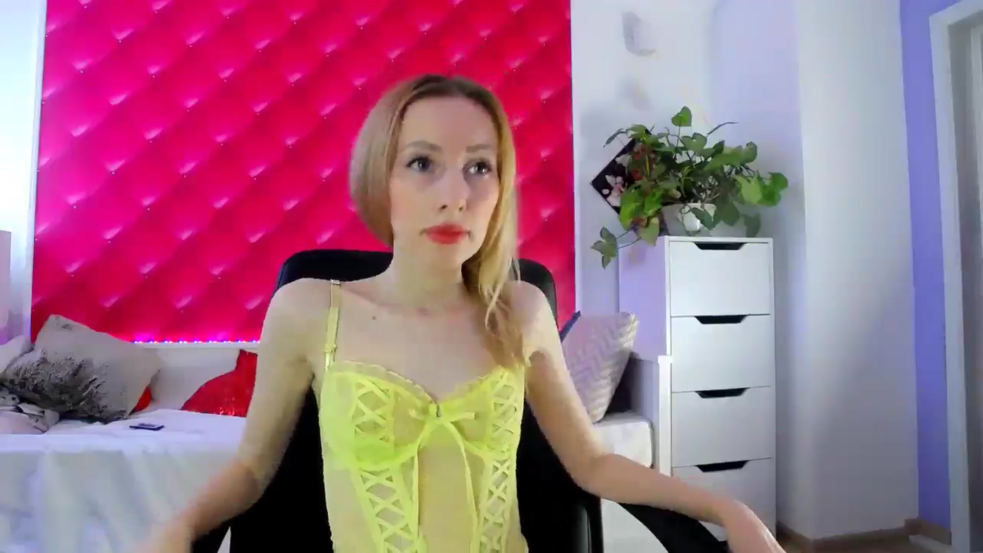 Gallery image thumbnail from PetitePrincez's myfreecams stream on, 03/02/2025, 13:47 image 15 of 20