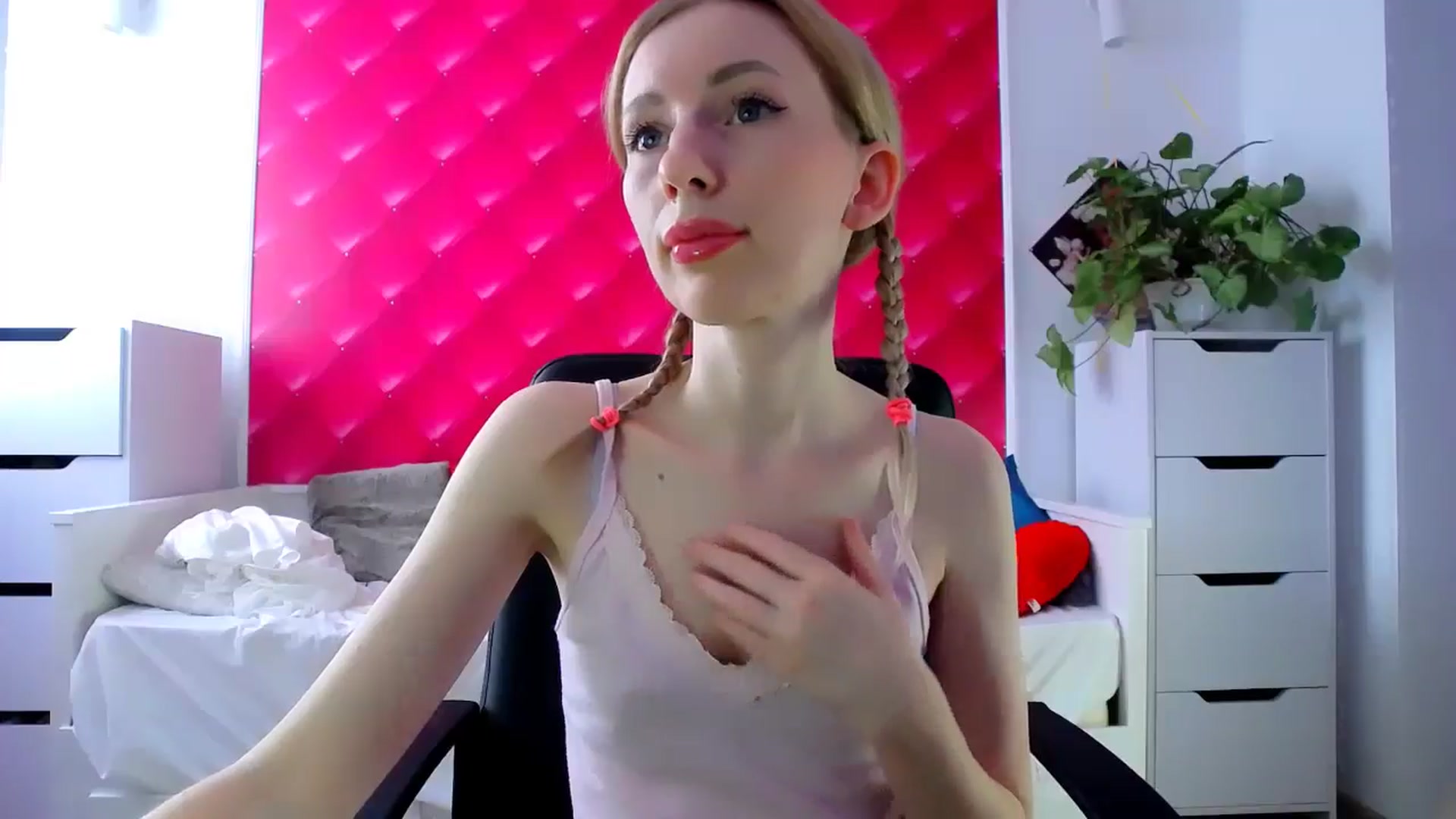 Gallery image thumbnail from PetitePrincez's myfreecams stream on, 03/08/2025, 13:53 image 2 of 20