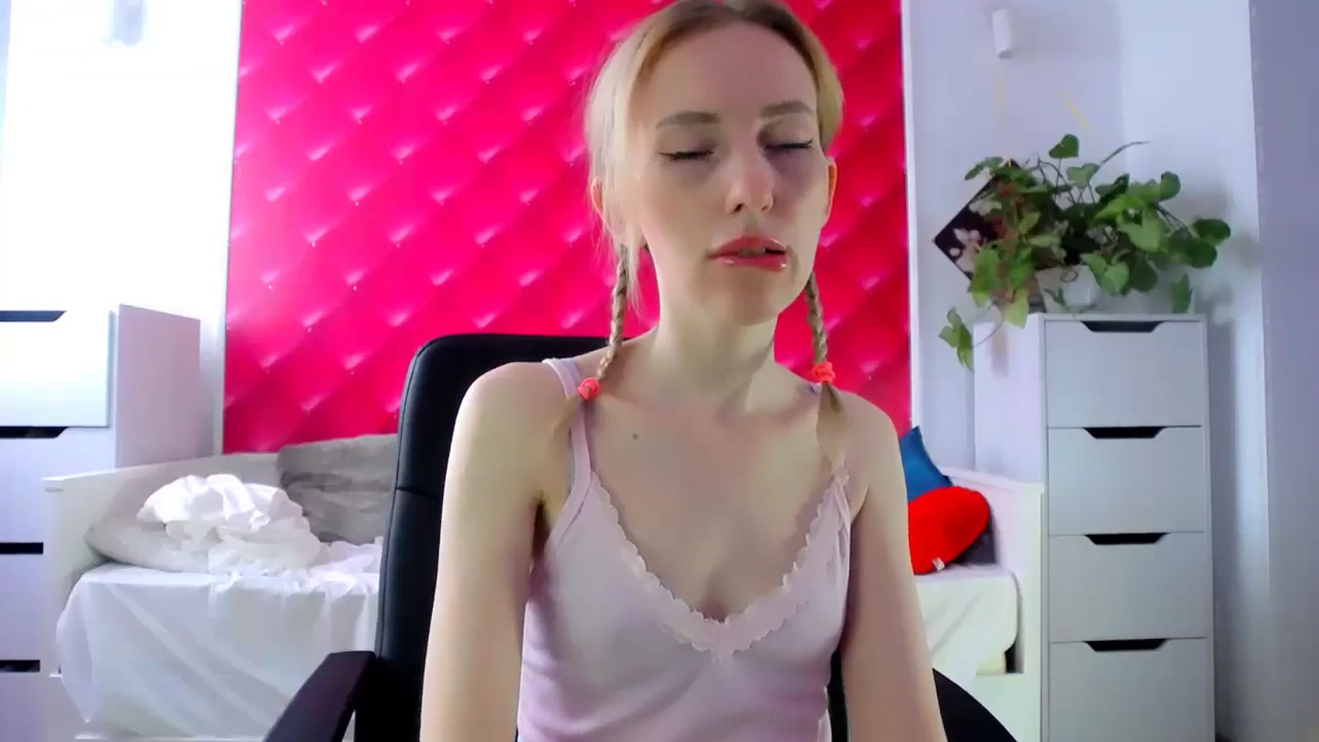 Gallery image thumbnail from PetitePrincez's myfreecams stream on, 03/08/2025, 13:53 image 17 of 20