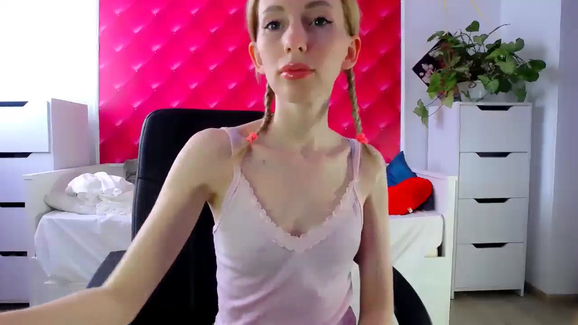 Gallery image thumbnail from PetitePrincez's myfreecams stream on, 03/08/2025, 13:53 image 11 of 20