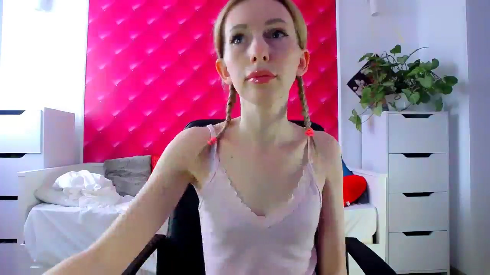 Gallery image thumbnail from PetitePrincez's myfreecams stream on, 03/08/2025, 13:53 image 3 of 20