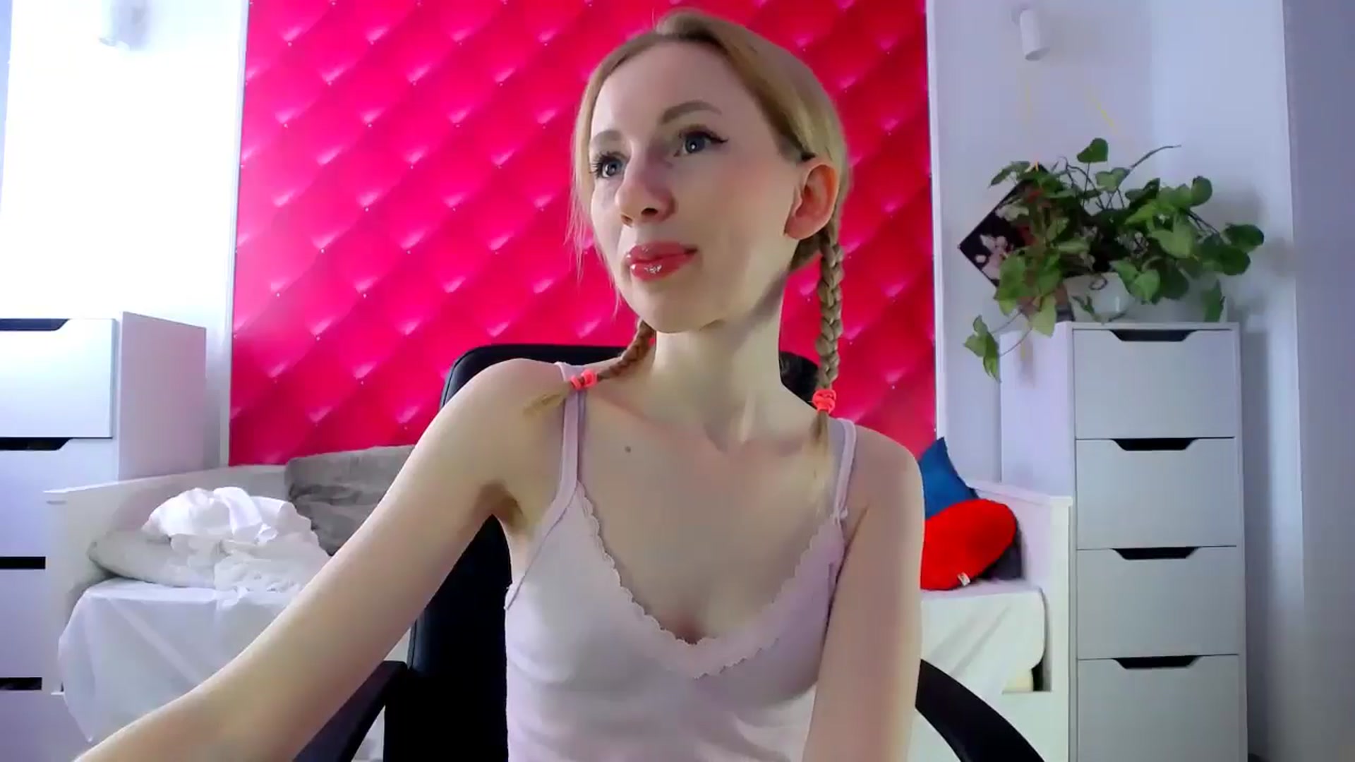 Gallery image thumbnail from PetitePrincez's myfreecams stream on, 03/08/2025, 13:53 image 19 of 20