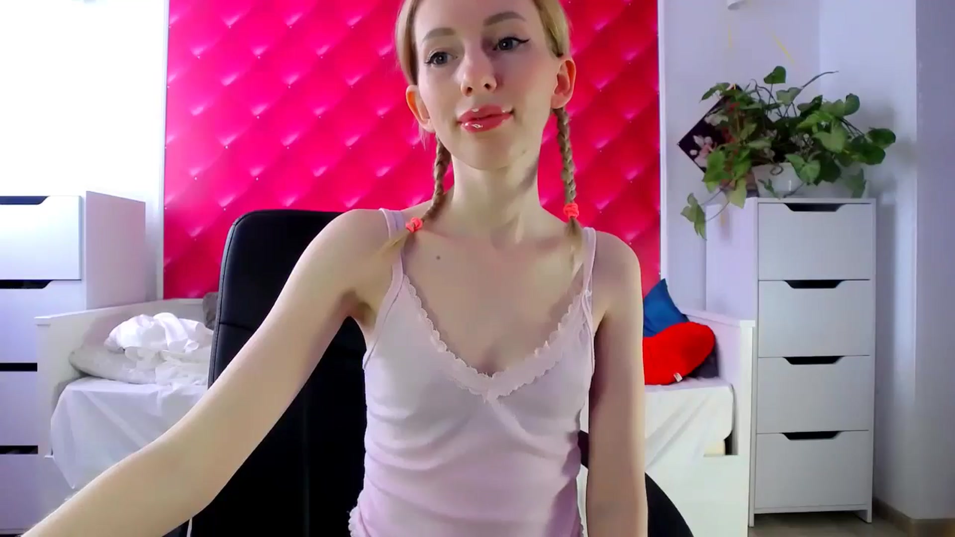Gallery image thumbnail from PetitePrincez's myfreecams stream on, 03/08/2025, 13:53 image 12 of 20