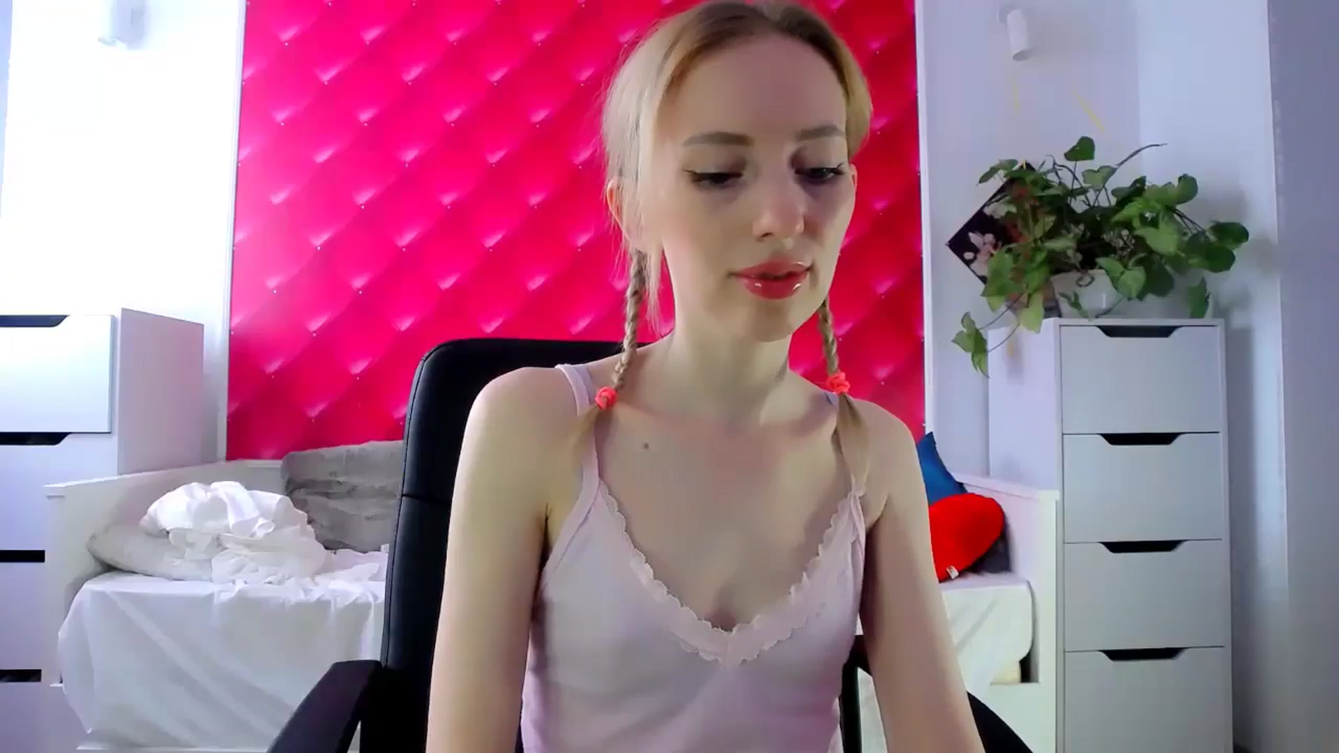 Gallery image thumbnail from PetitePrincez's myfreecams stream on, 03/08/2025, 13:53 image 18 of 20