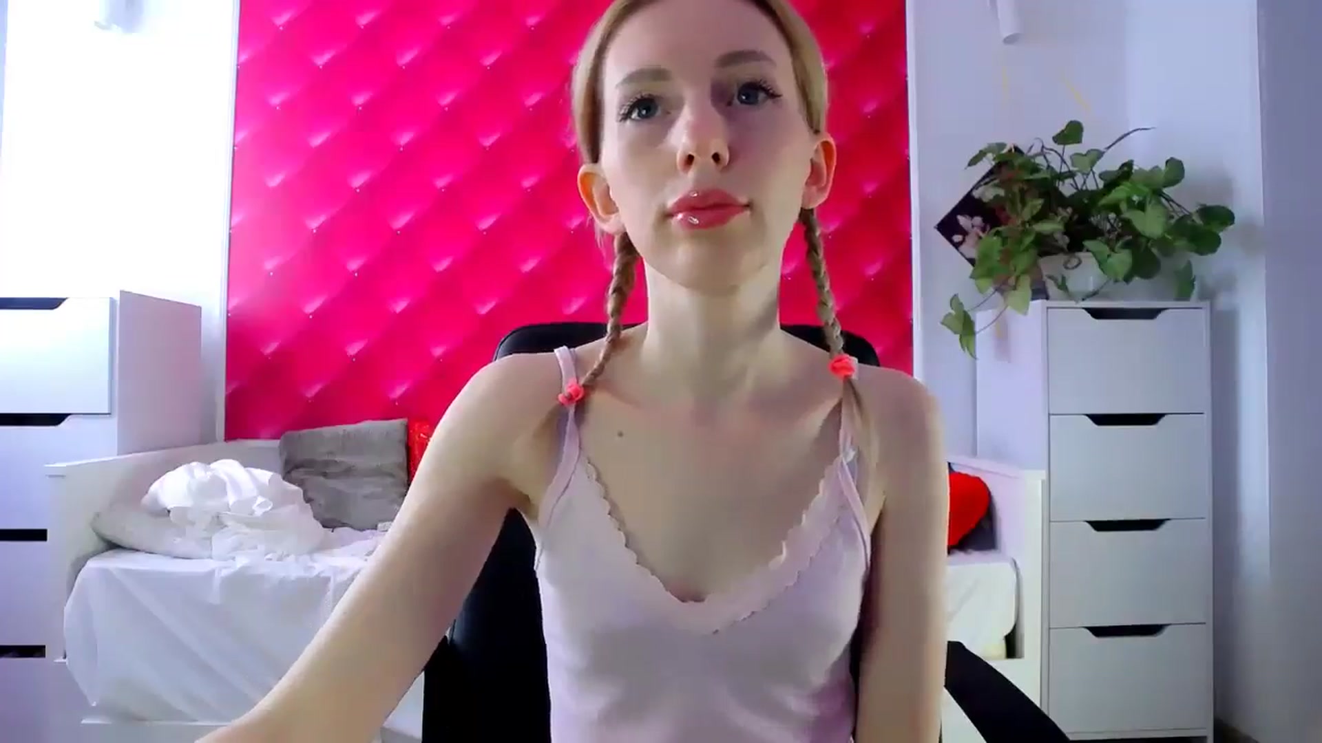 Gallery image thumbnail from PetitePrincez's myfreecams stream on, 03/08/2025, 13:53 image 4 of 20