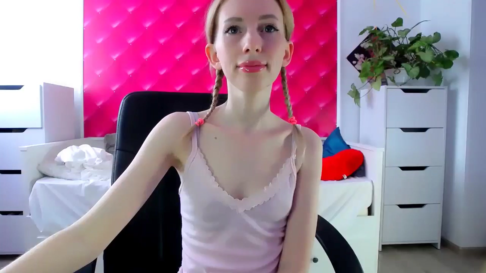 Gallery image thumbnail from PetitePrincez's myfreecams stream on, 03/08/2025, 13:53 image 9 of 20