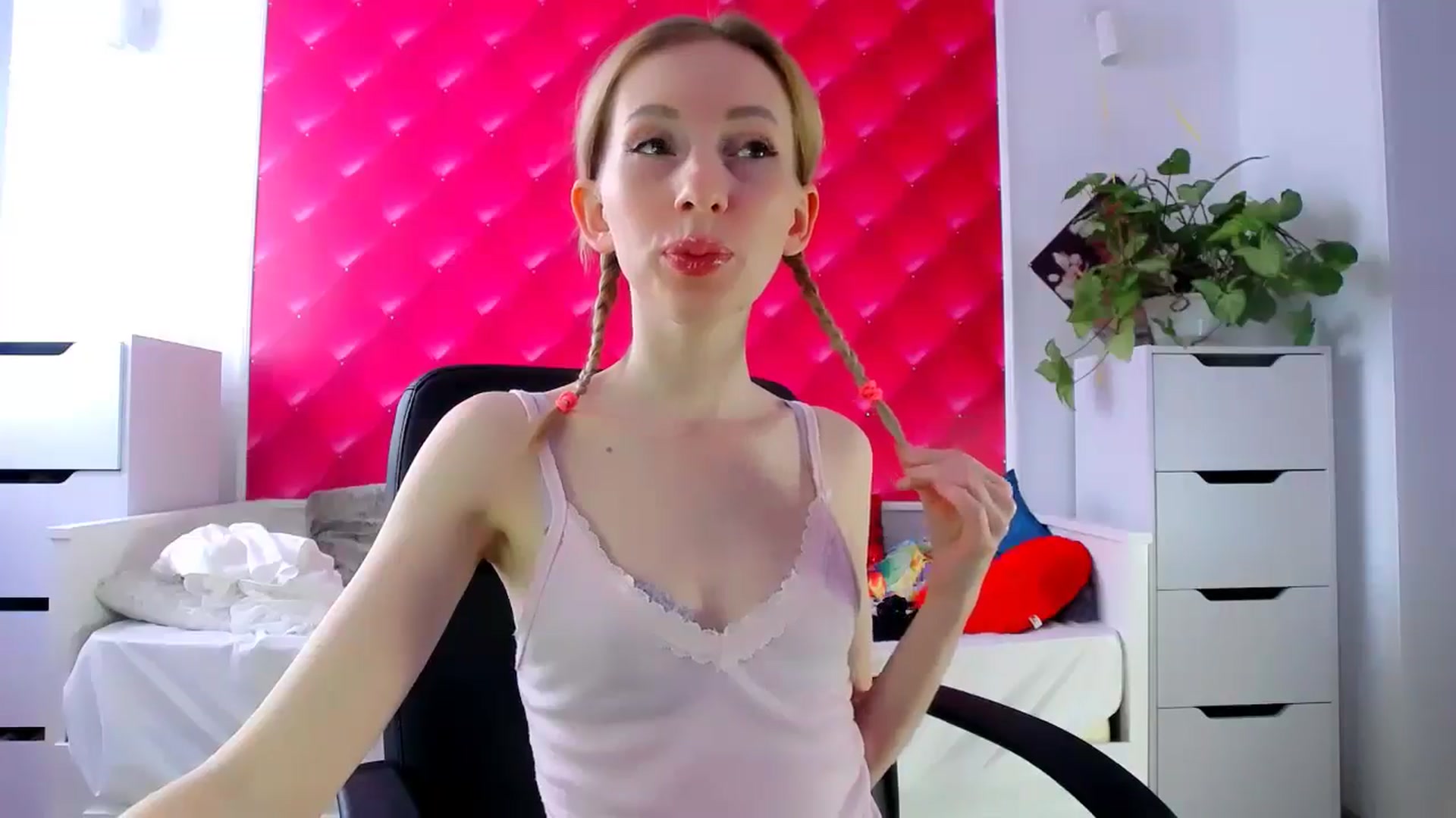 Gallery image thumbnail from PetitePrincez's myfreecams stream on, 03/08/2025, 13:53 image 15 of 20