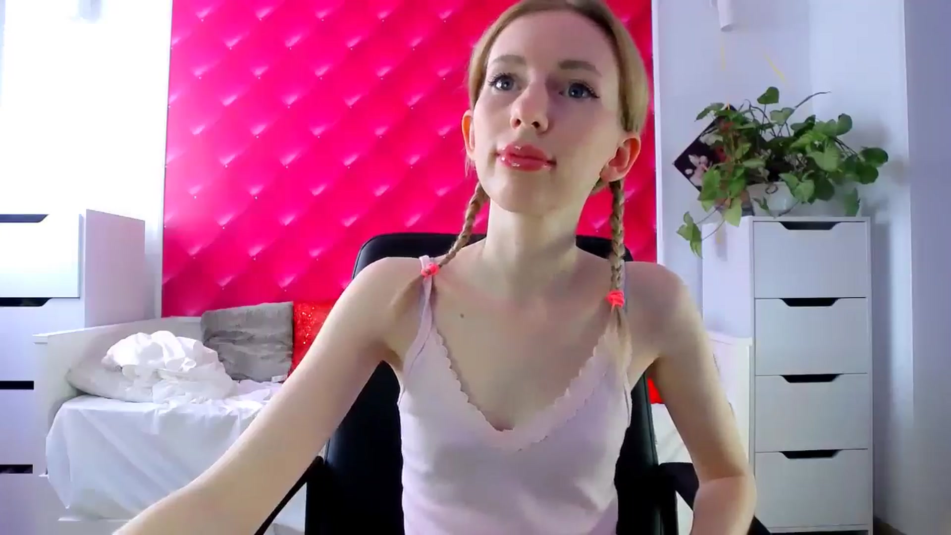 Gallery image thumbnail from PetitePrincez's myfreecams stream on, 03/08/2025, 13:53 image 5 of 20