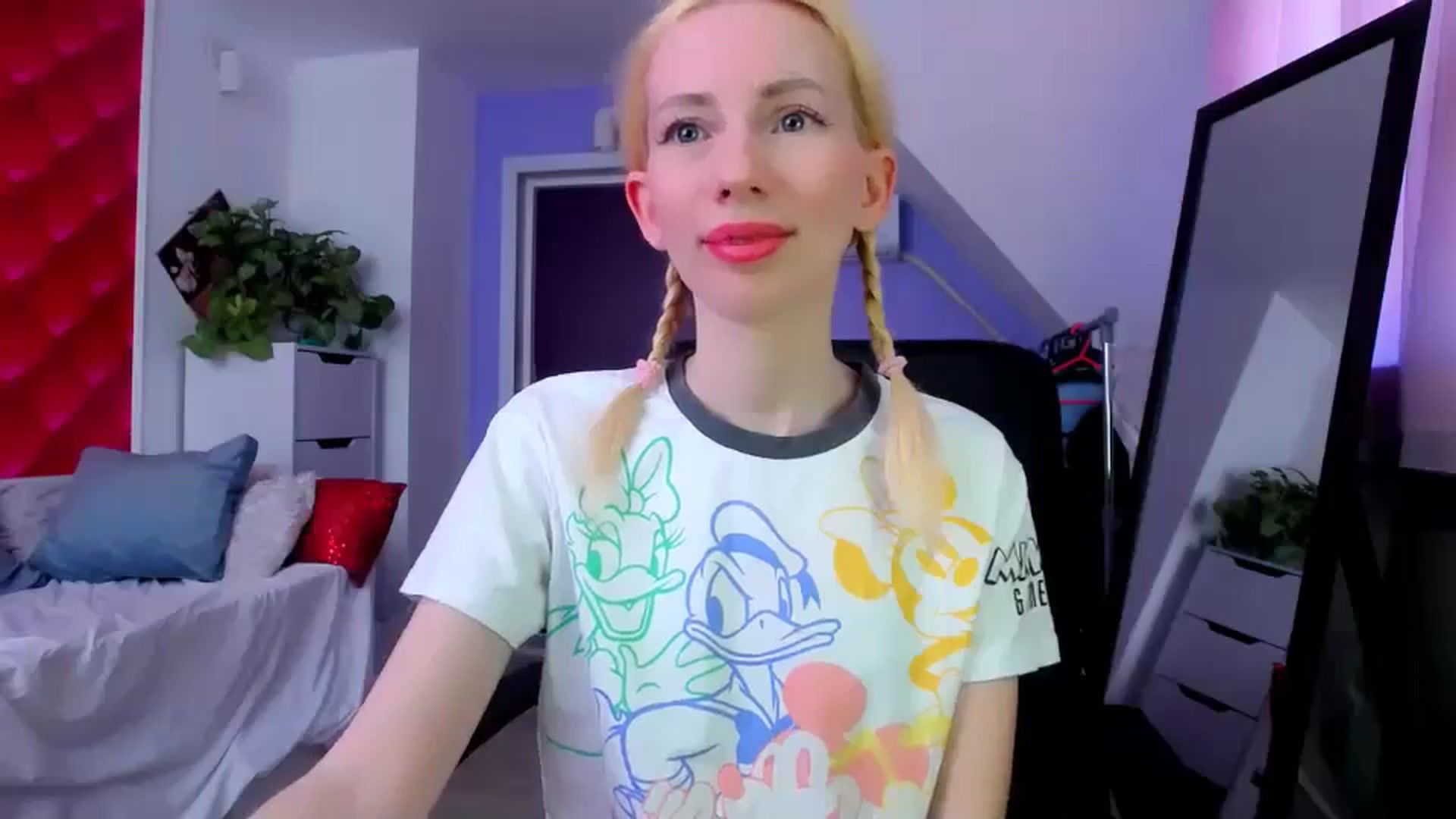 Gallery image thumbnail from PetitePrincez's myfreecams stream on, 03/29/2025, 14:59 image 12 of 20