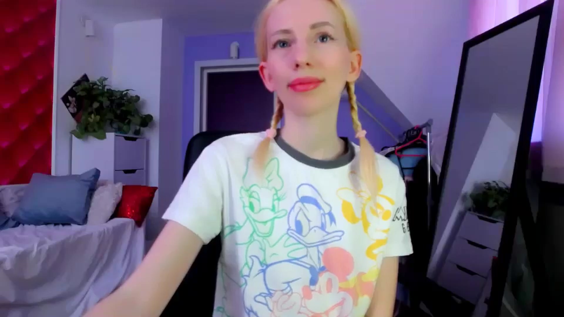 Gallery image thumbnail from PetitePrincez's myfreecams stream on, 03/29/2025, 14:59 image 17 of 20
