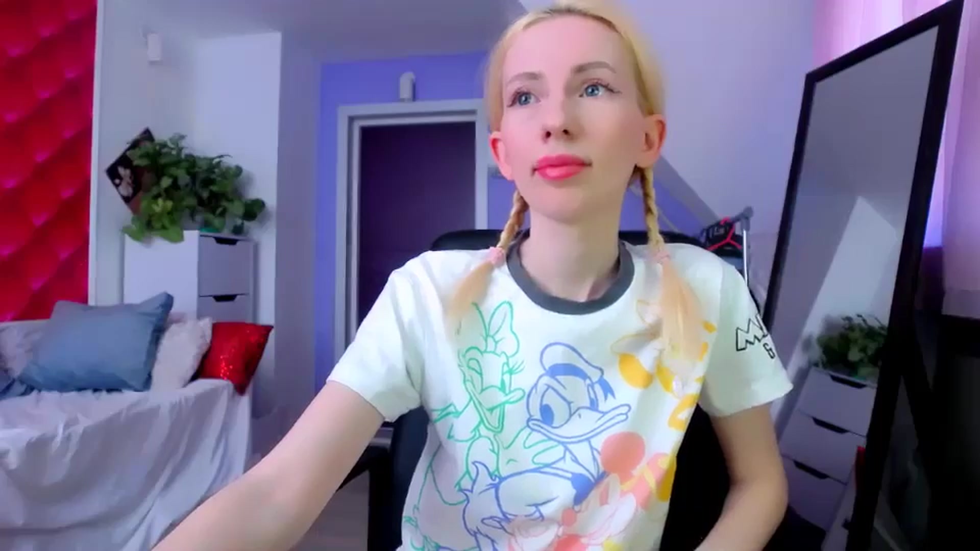 Gallery image thumbnail from PetitePrincez's myfreecams stream on, 03/29/2025, 14:59 image 6 of 20