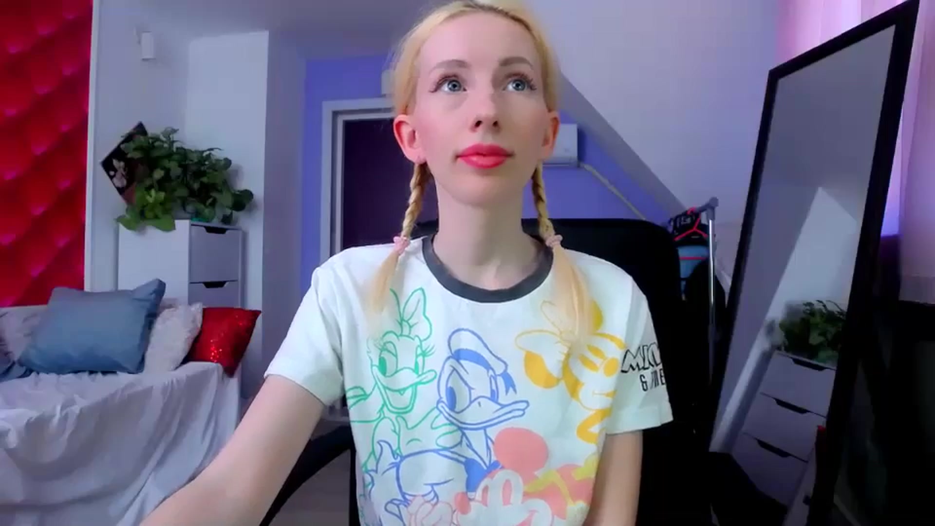 Gallery image thumbnail from PetitePrincez's myfreecams stream on, 03/29/2025, 14:59 image 8 of 20
