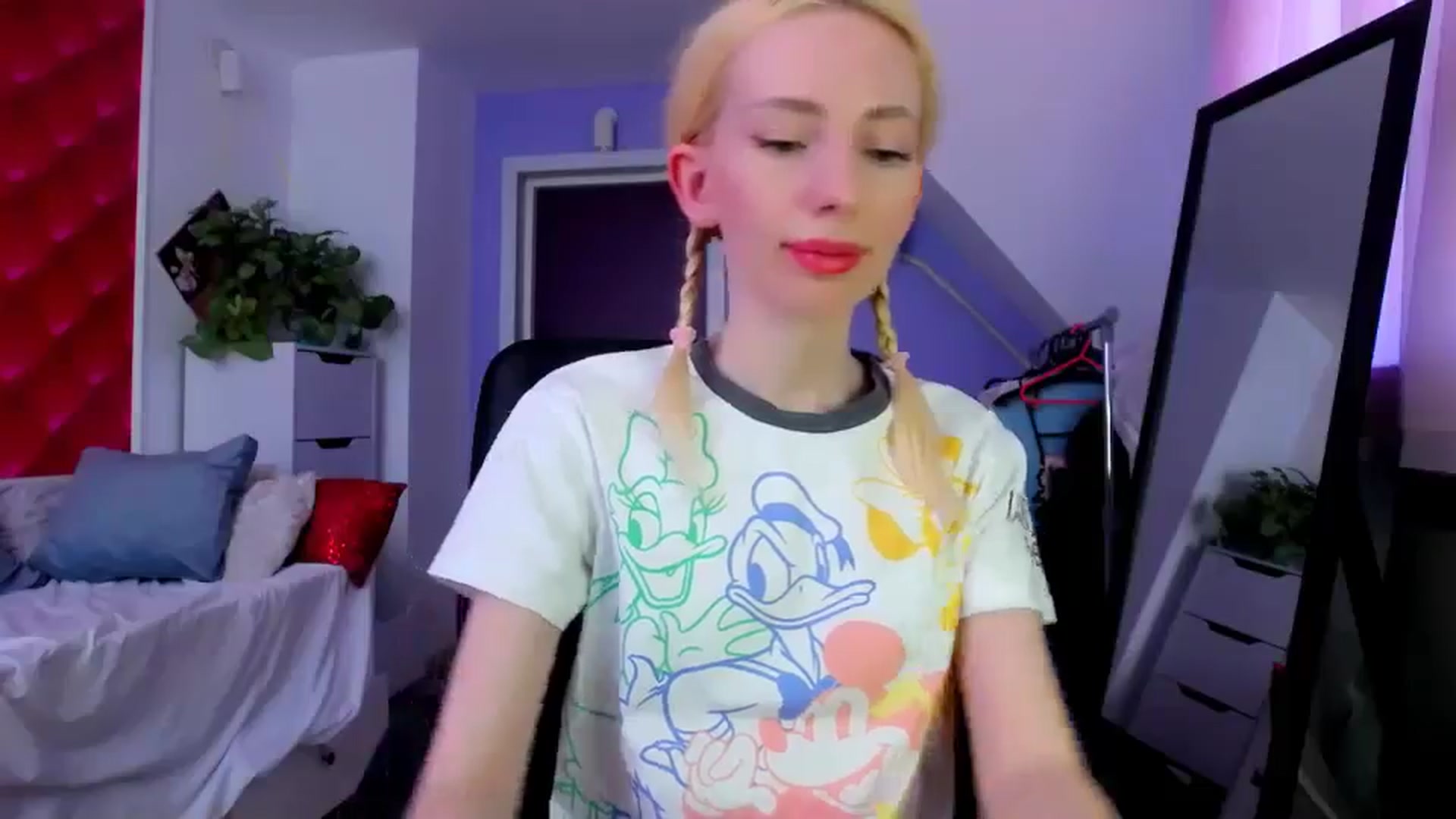Gallery image thumbnail from PetitePrincez's myfreecams stream on, 03/29/2025, 14:59 image 14 of 20