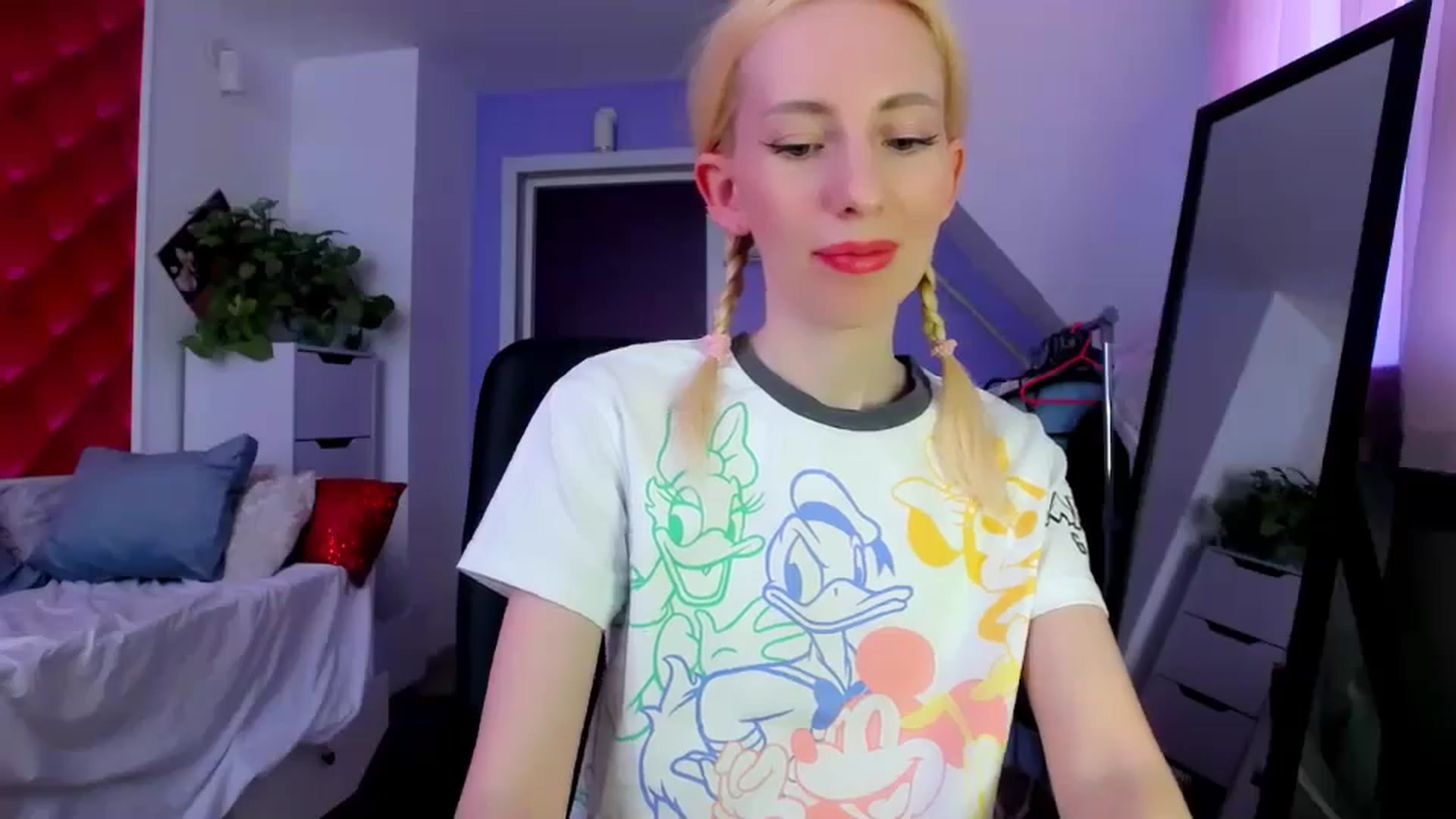 Gallery image thumbnail from PetitePrincez's myfreecams stream on, 03/29/2025, 14:59 image 16 of 20