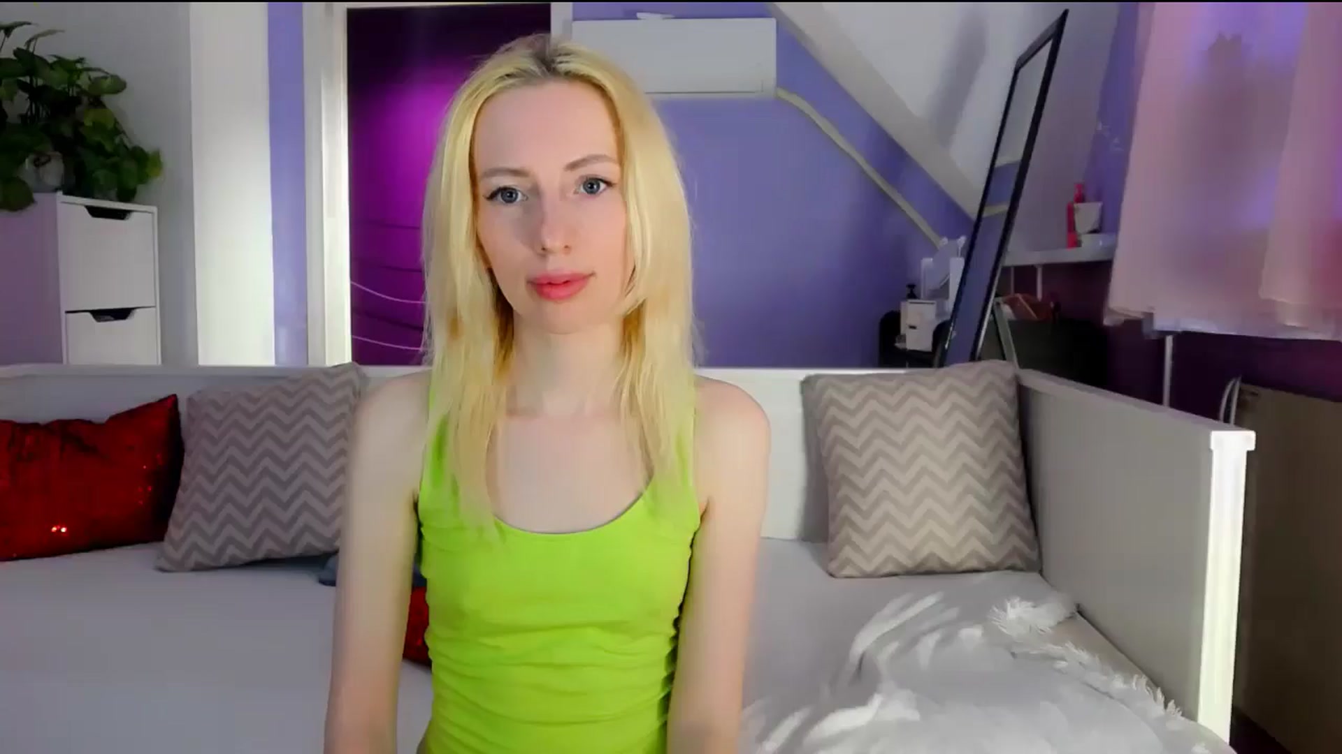 Gallery image thumbnail from PetitePrincez's myfreecams stream on, 04/13/2025, 16:11 image 19 of 20