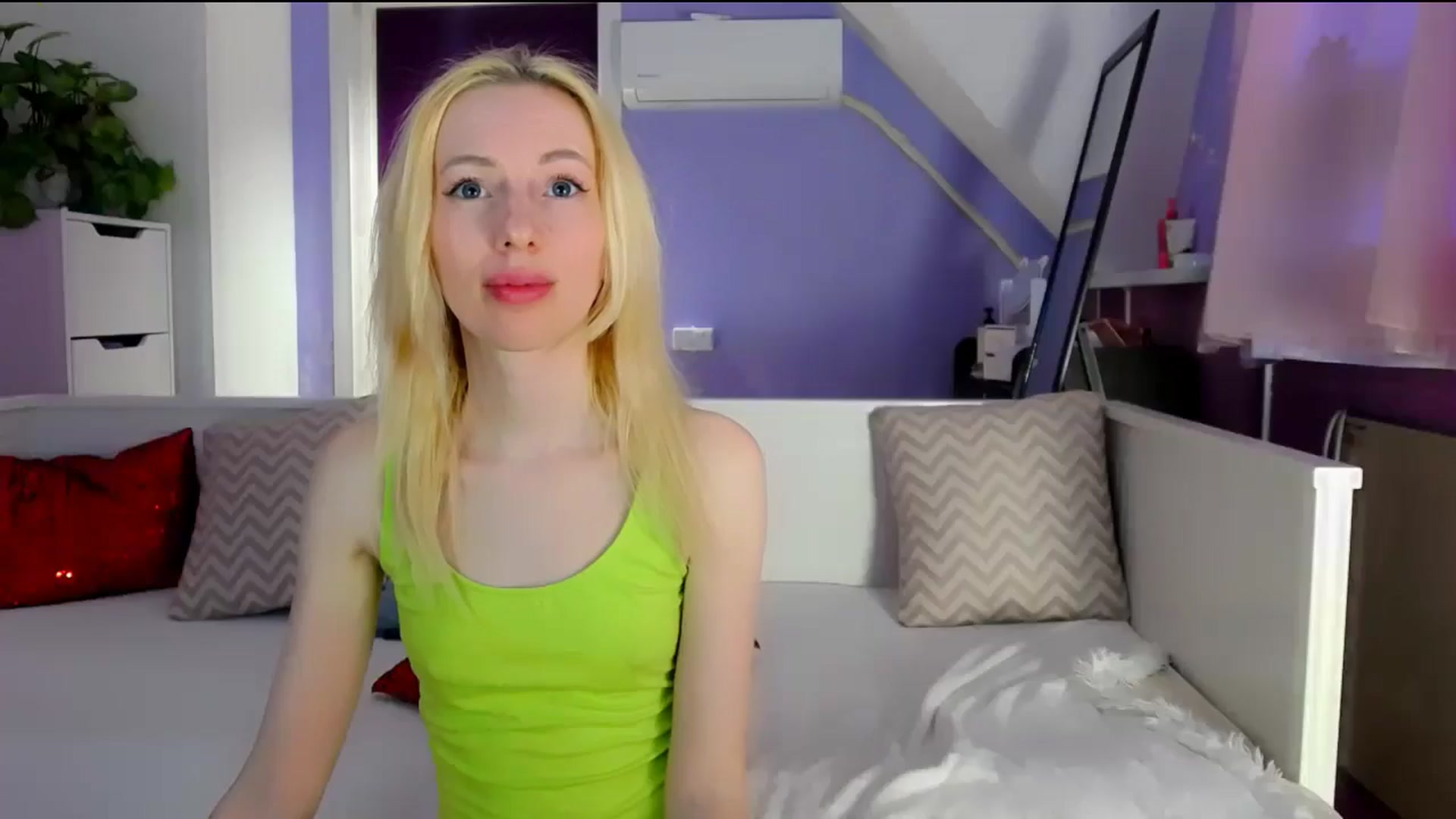 Gallery image thumbnail from PetitePrincez's myfreecams stream on, 04/13/2025, 16:11 image 20 of 20