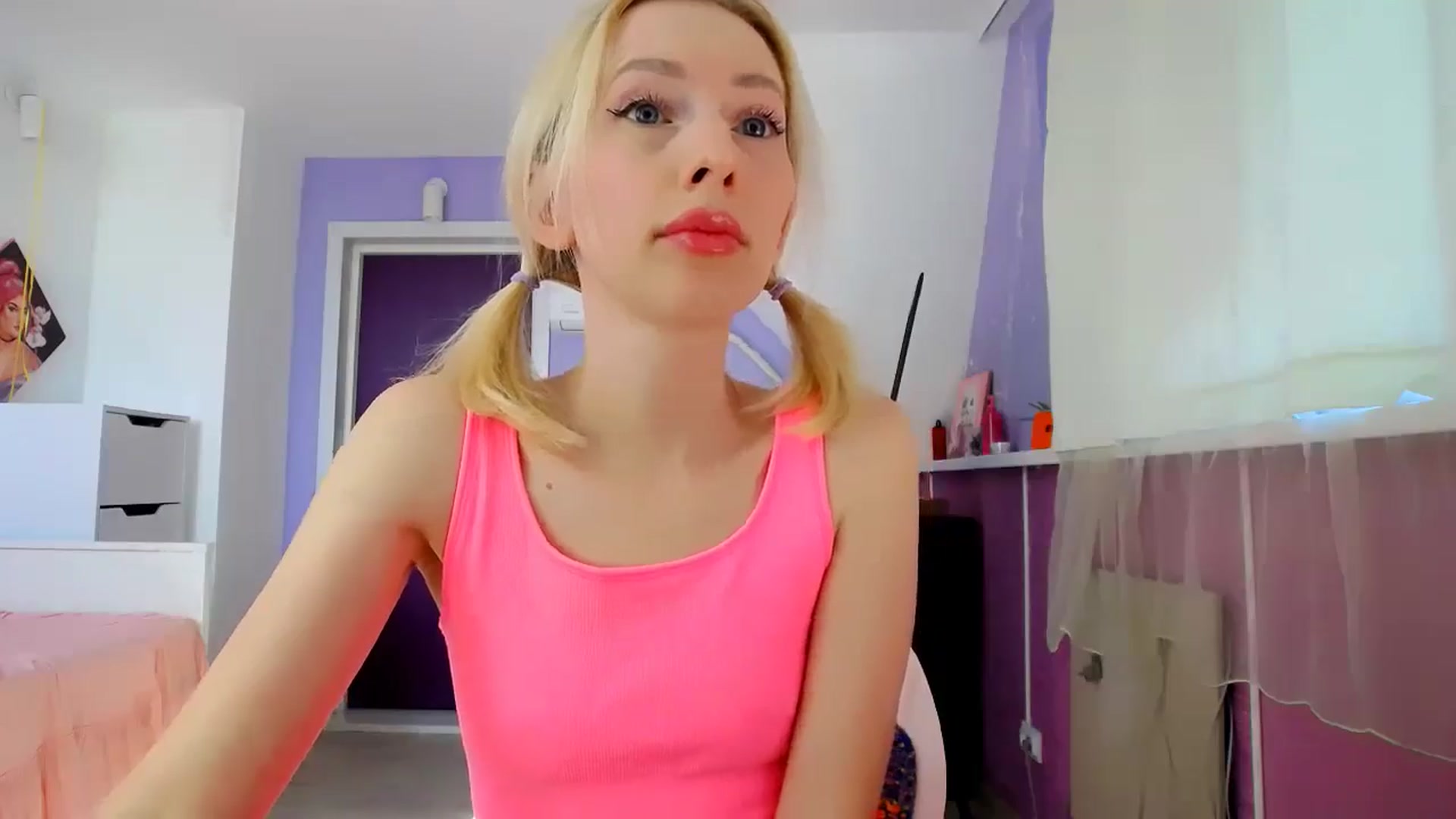 Gallery image thumbnail from PetitePrincez's myfreecams stream on, 09/21/2025, 12:49 image 7 of 20