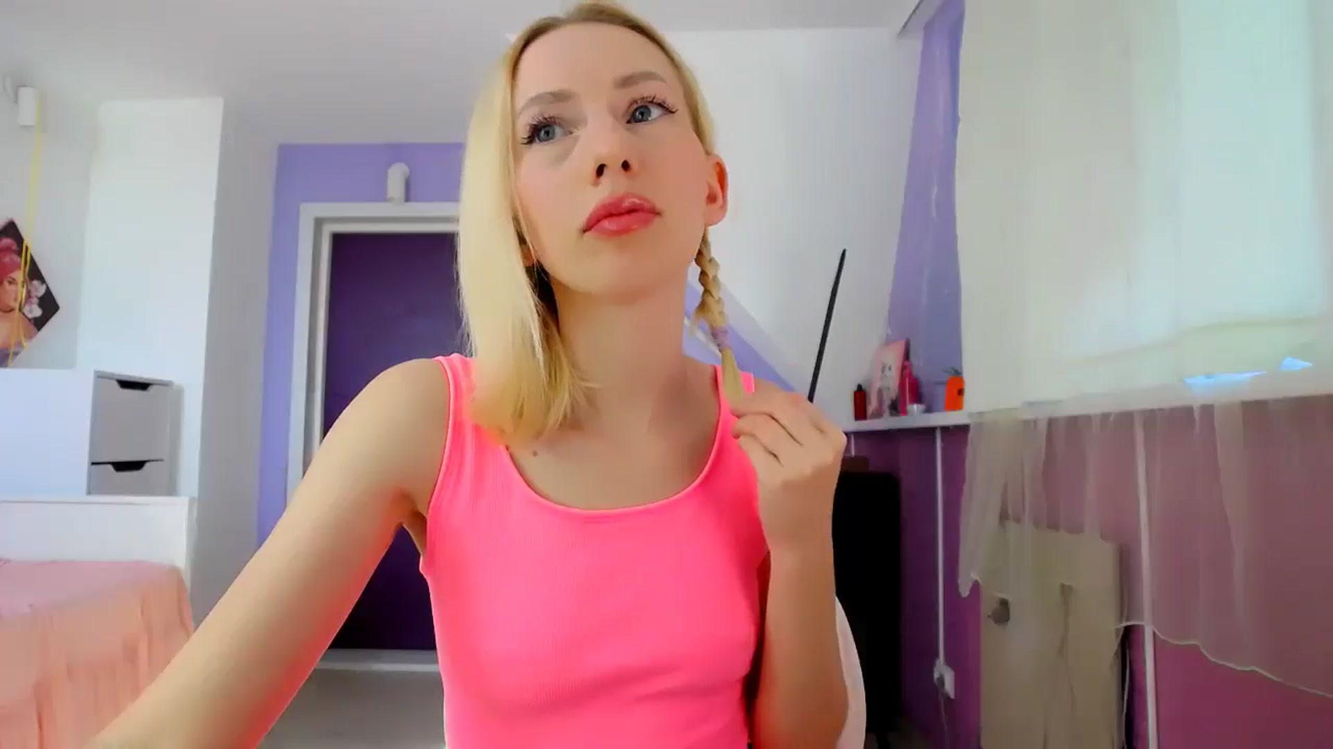 Gallery image thumbnail from PetitePrincez's myfreecams stream on, 09/21/2025, 12:49 image 8 of 20