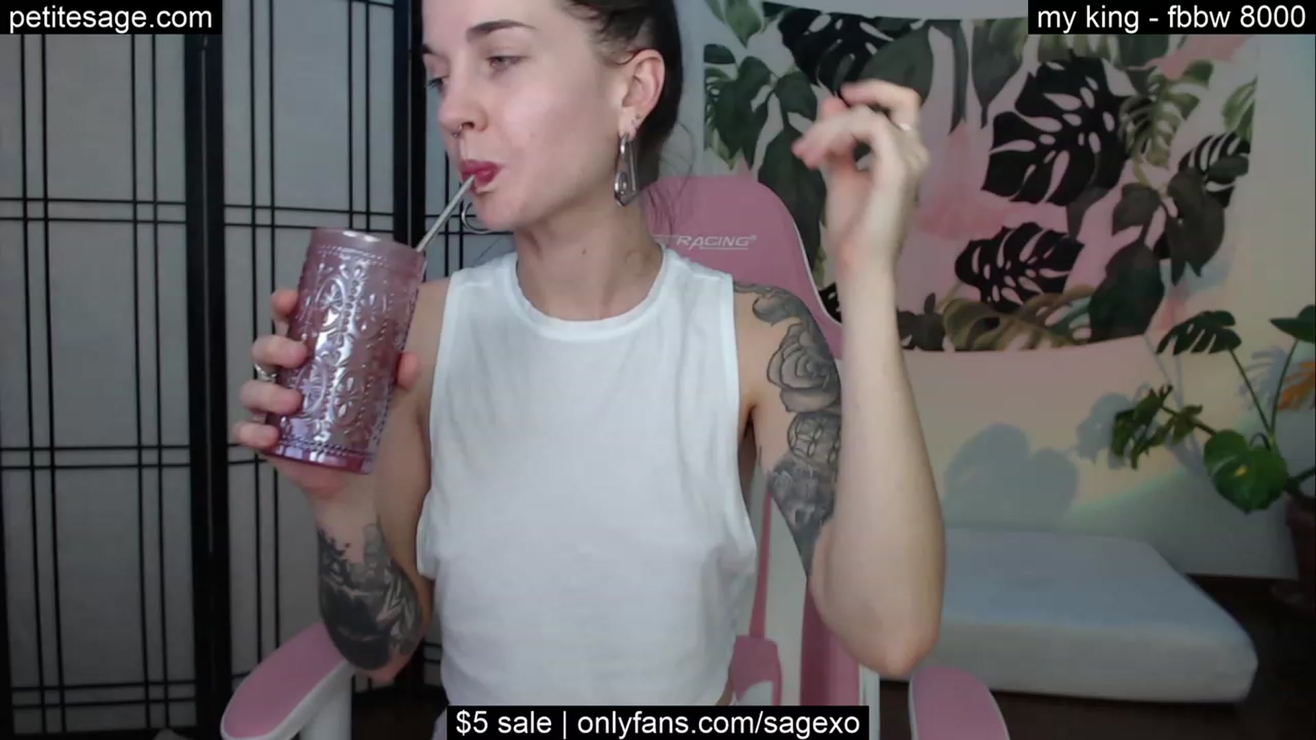 Gallery image thumbnail from PetiteSage's myfreecams stream on, 10/20/2023, 01:10 image 4 of 20