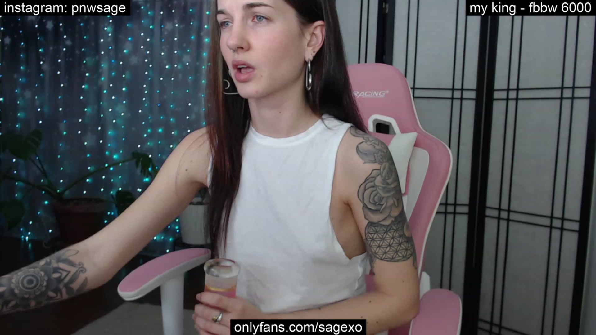 Gallery image thumbnail from PetiteSage's myfreecams stream on, 01/03/2024, 01:18 image 14 of 20
