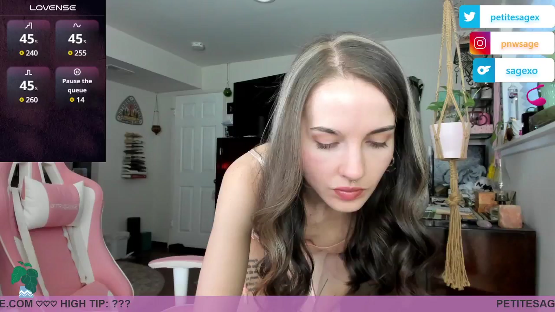 Gallery image thumbnail from PetiteSage's myfreecams stream on, 02/13/2025, 01:37 image 12 of 20