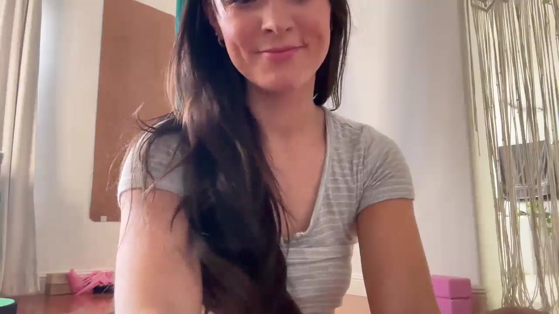 Gallery image thumbnail from Petite_Peach's myfreecams stream on, 08/08/2024, 20:53 image 5 of 20