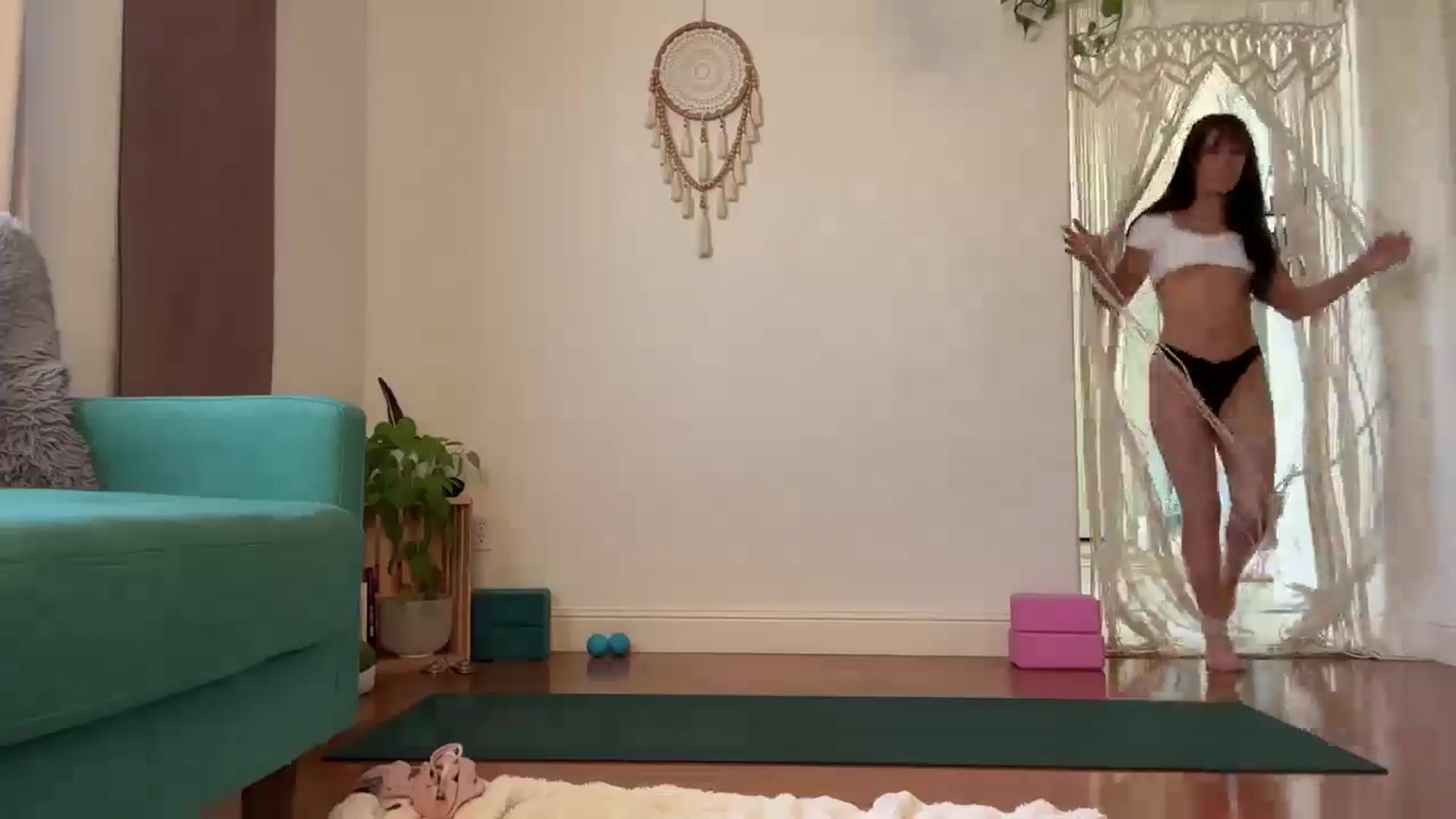 Gallery image thumbnail from Petite_Peach's myfreecams stream on, 08/14/2024, 23:04 image 13 of 20