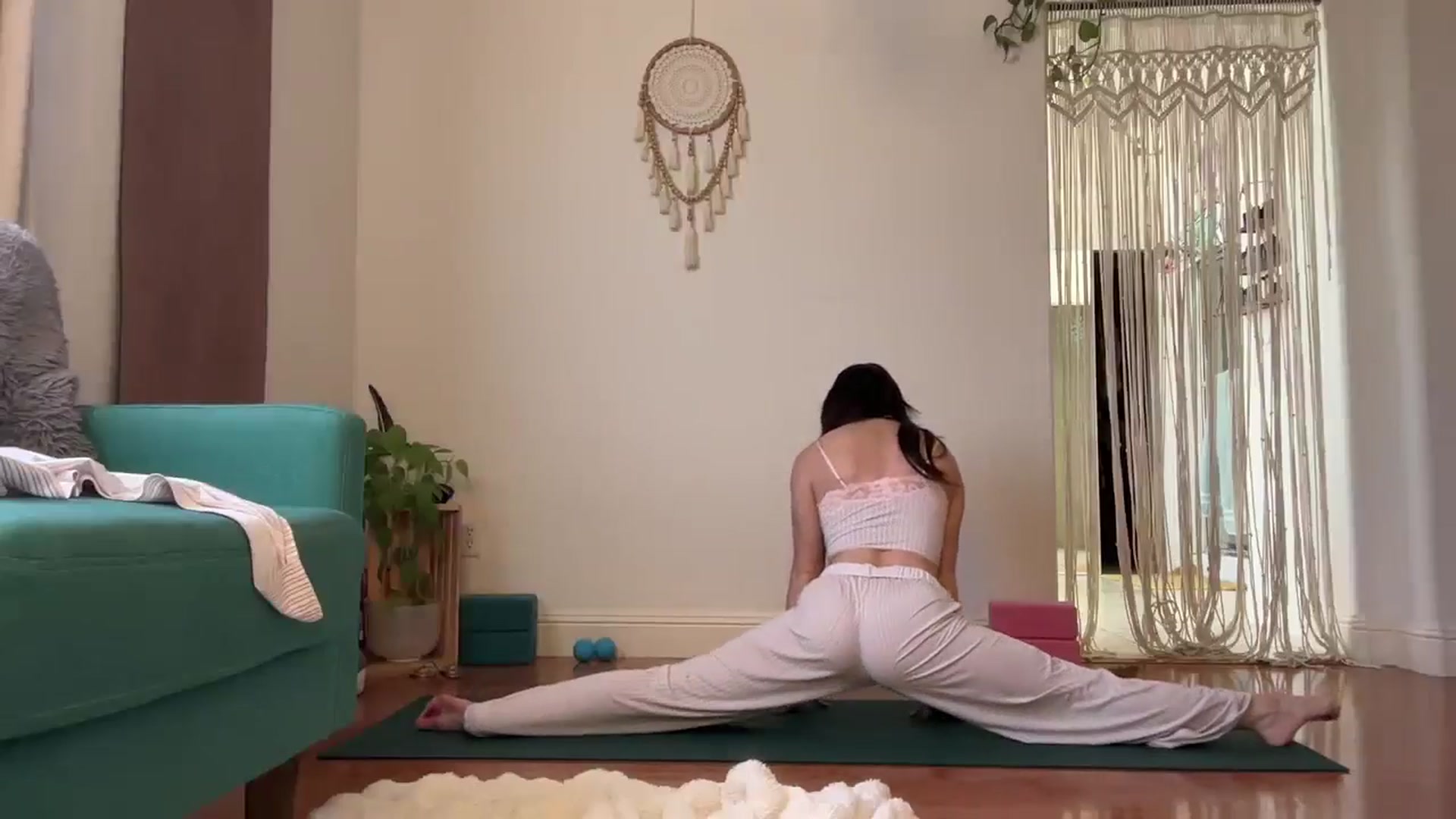 Gallery image thumbnail from Petite_Peach's myfreecams stream on, 08/16/2024, 20:48 image 2 of 20