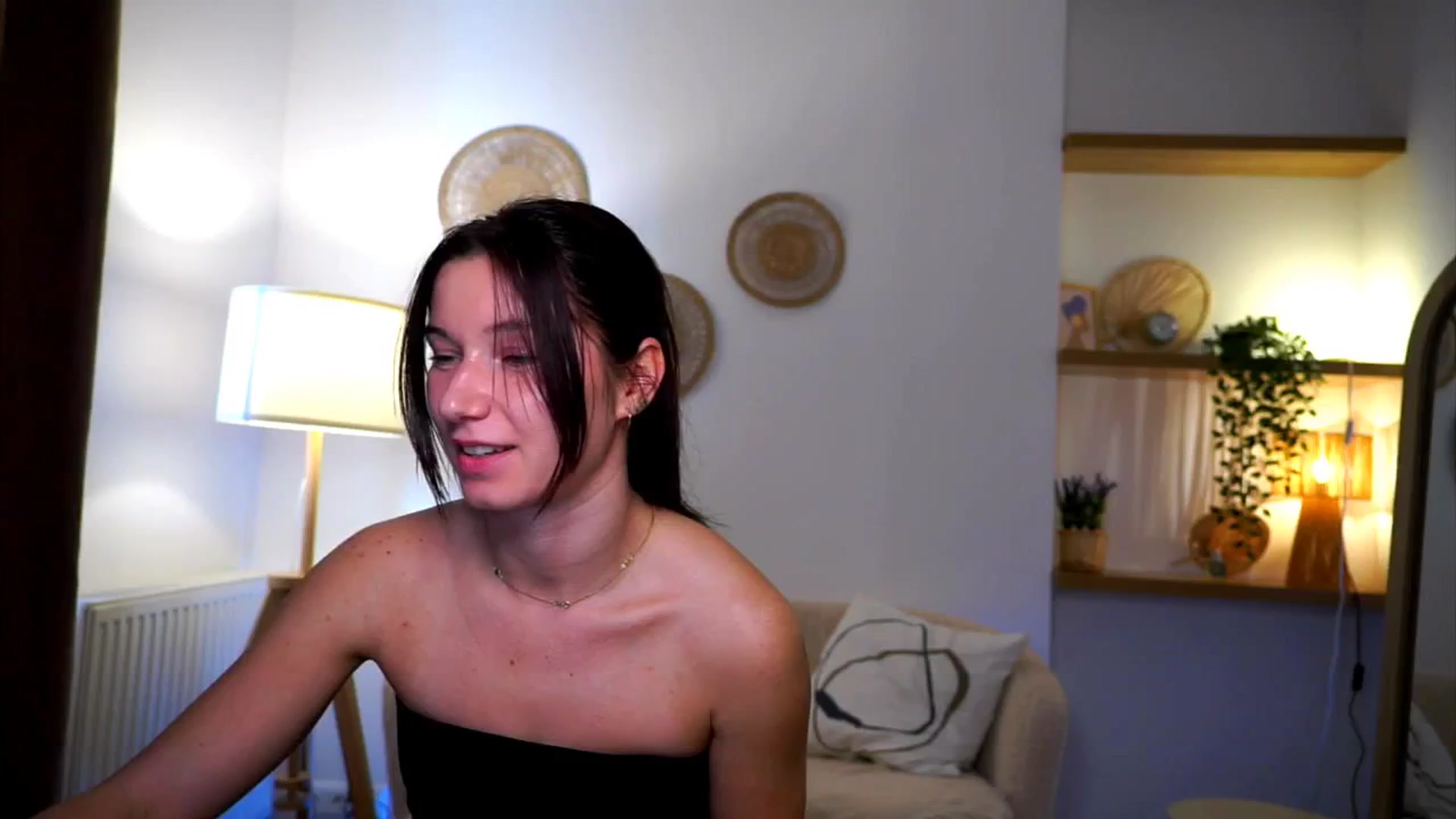 Gallery image thumbnail from Petite_Peach_'s myfreecams stream on, 03/09/2025, 13:20 image 11 of 20