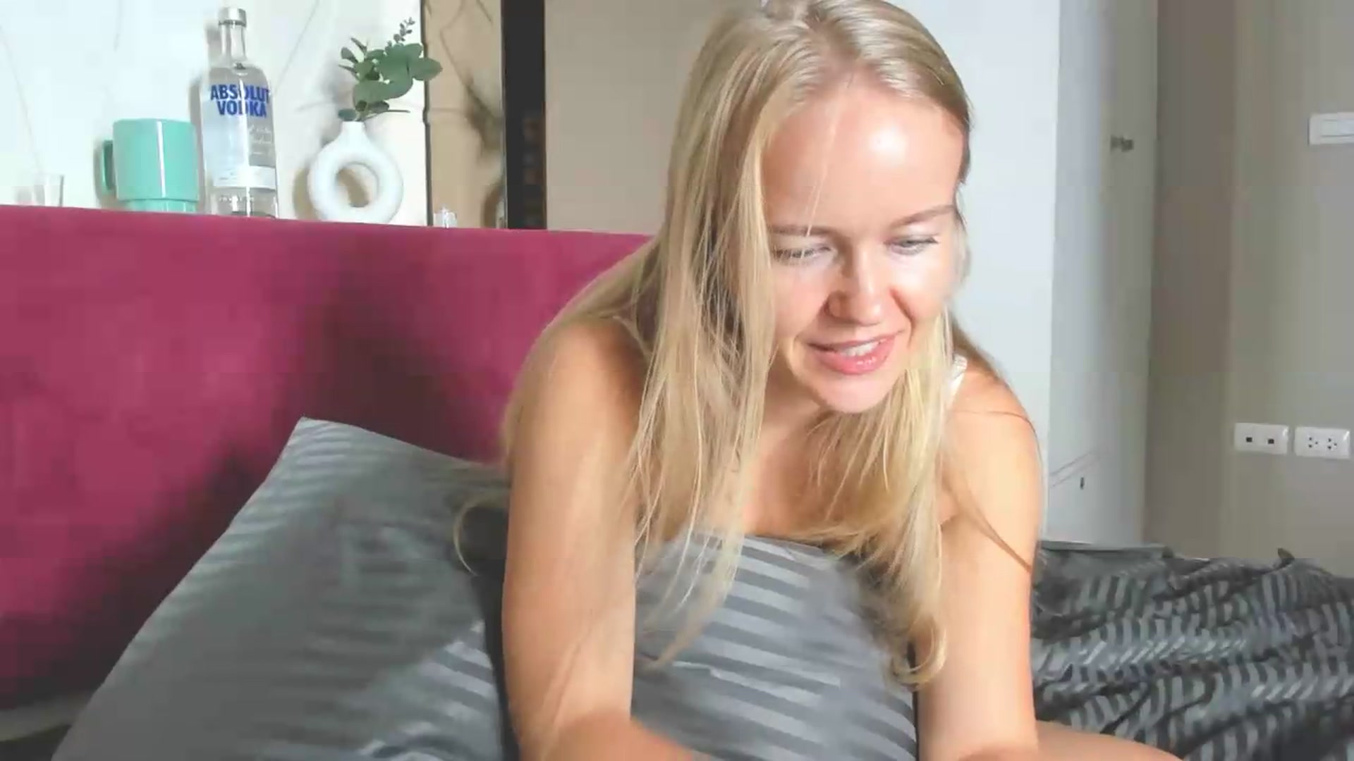 Gallery image thumbnail from Petite_Star's myfreecams stream on, 09/07/2026, 06:26 image 11 of 20