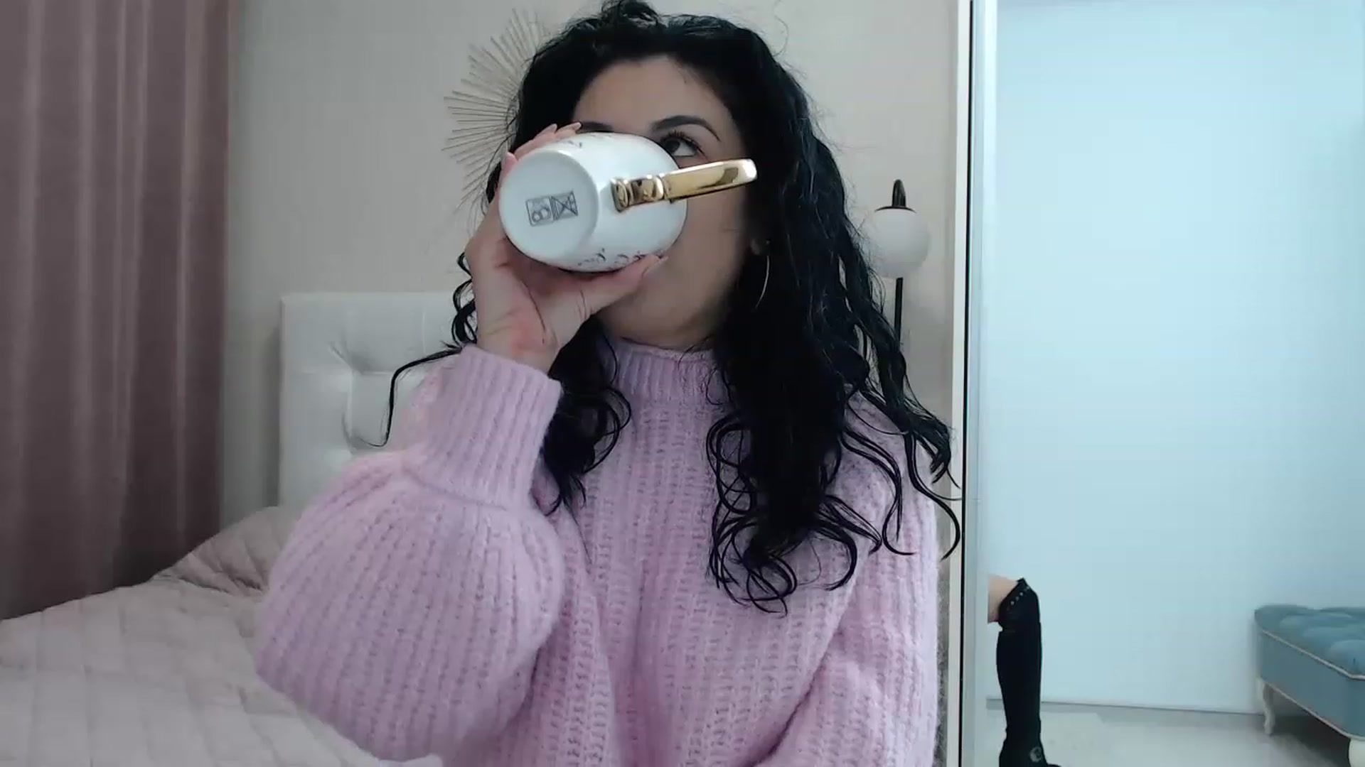 Gallery image thumbnail from Petitebunny1's myfreecams stream on, 12/12/2022, 24:41 image 13 of 20