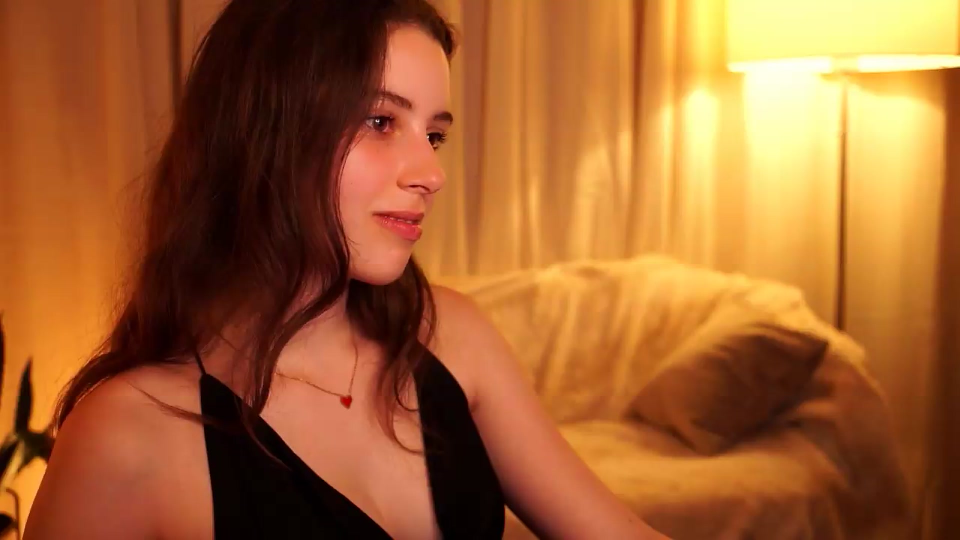 Gallery image thumbnail from PetiteeBratt's myfreecams stream on, 05/27/2026, 14:51 image 13 of 20
