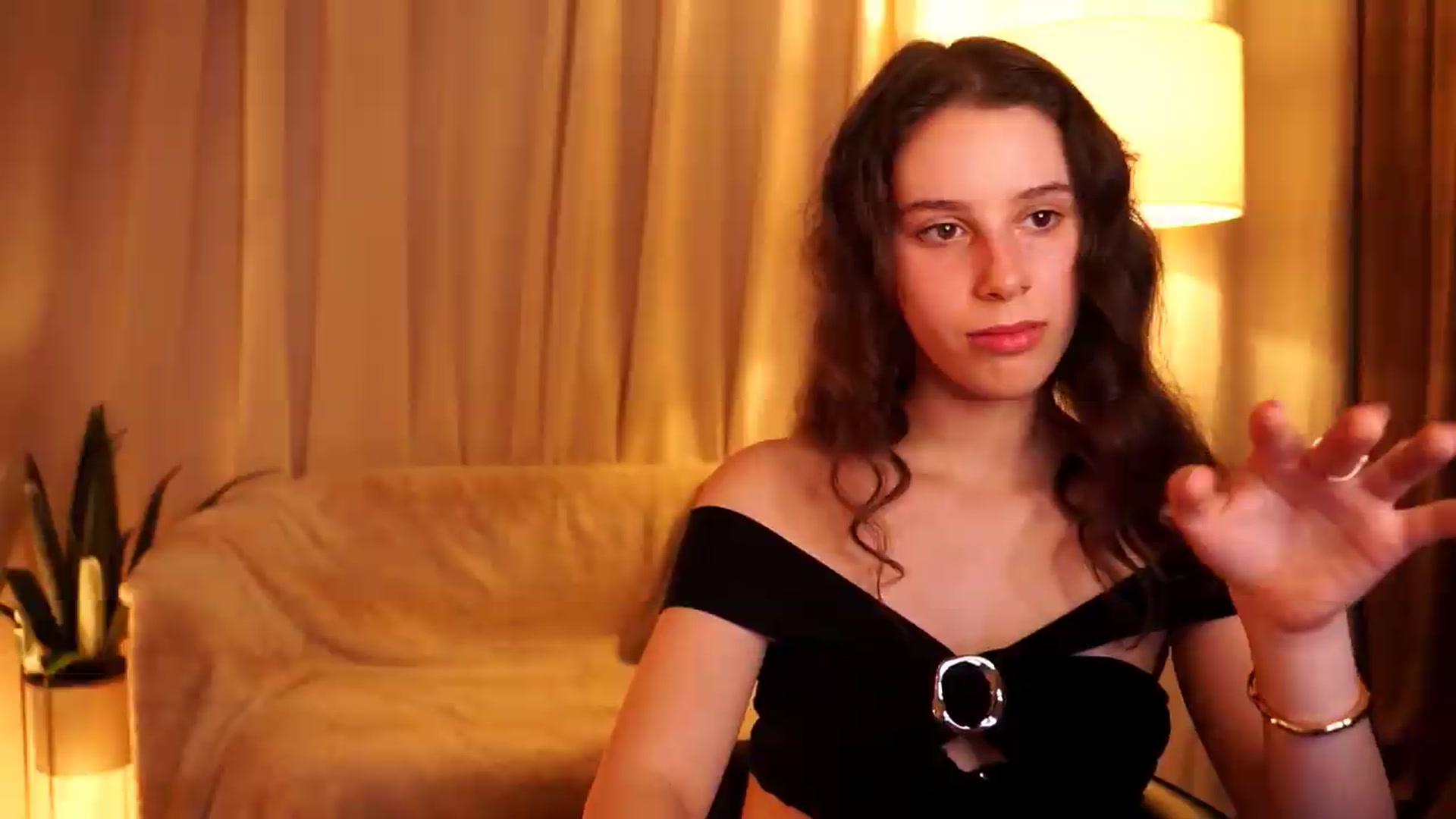 Gallery image thumbnail from PetiteeBratt's myfreecams stream on, 06/04/2026, 10:22 image 16 of 20