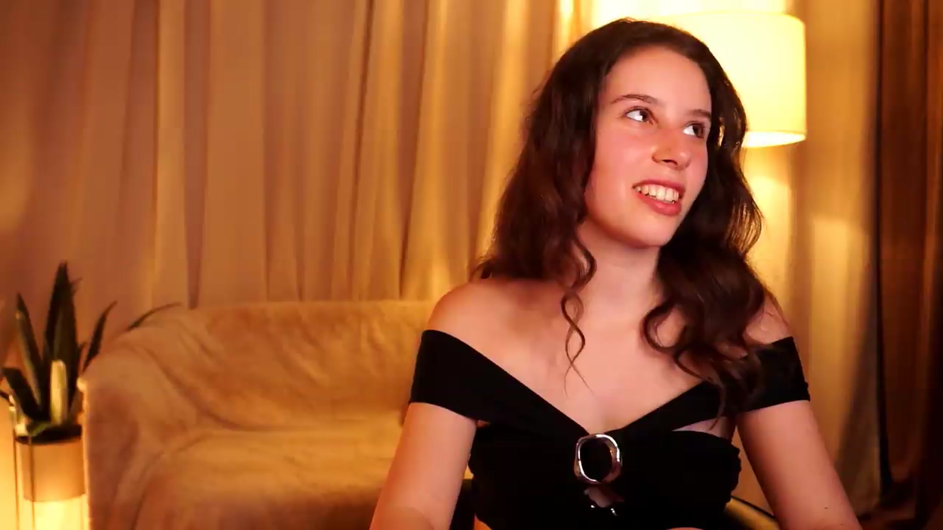 Gallery image thumbnail from PetiteeBratt's myfreecams stream on, 06/04/2026, 10:22 image 17 of 20