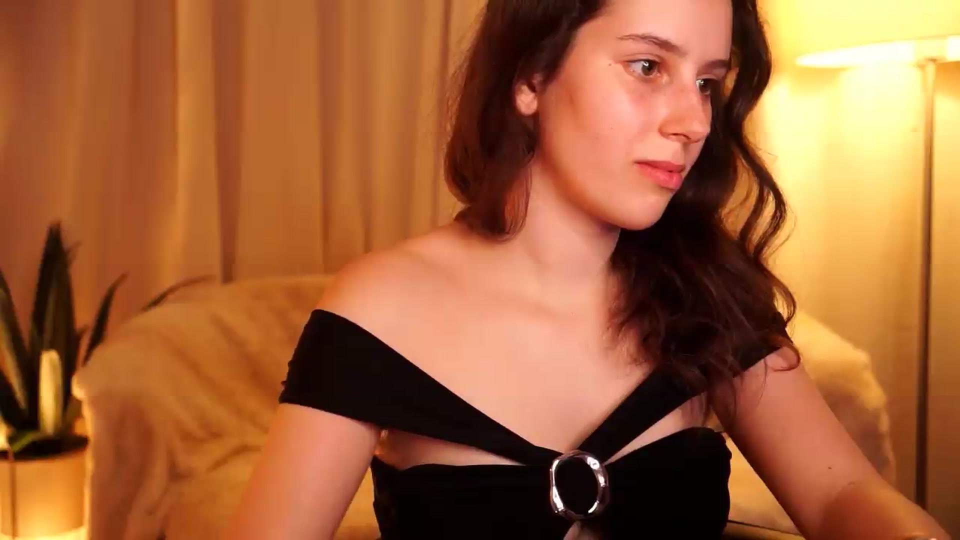Gallery image thumbnail from PetiteeBratt's myfreecams stream on, 06/04/2026, 13:14 image 13 of 20