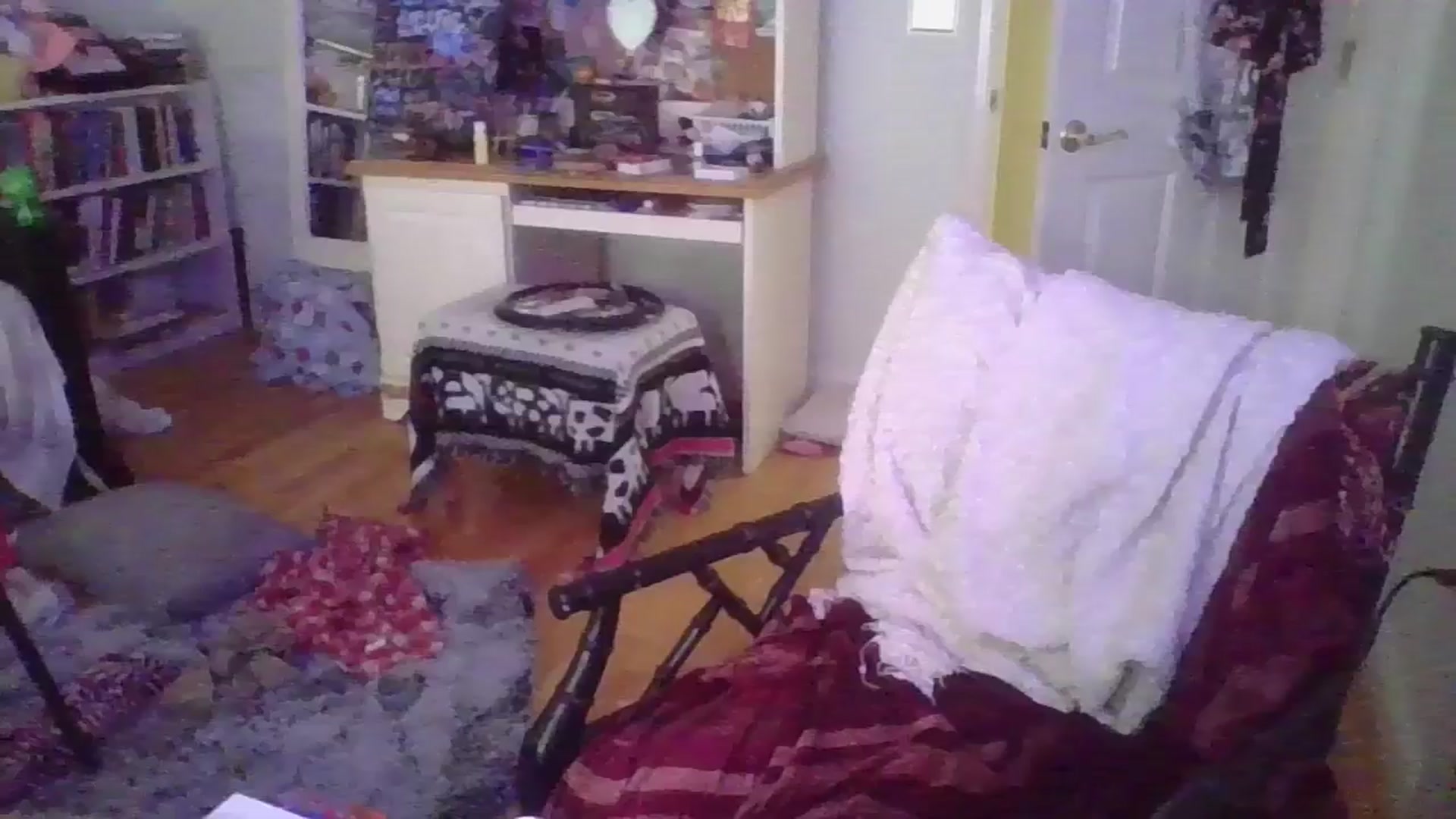 Gallery image thumbnail from Petunias's myfreecams stream on, 10/01/2024, 18:31 image 14 of 20