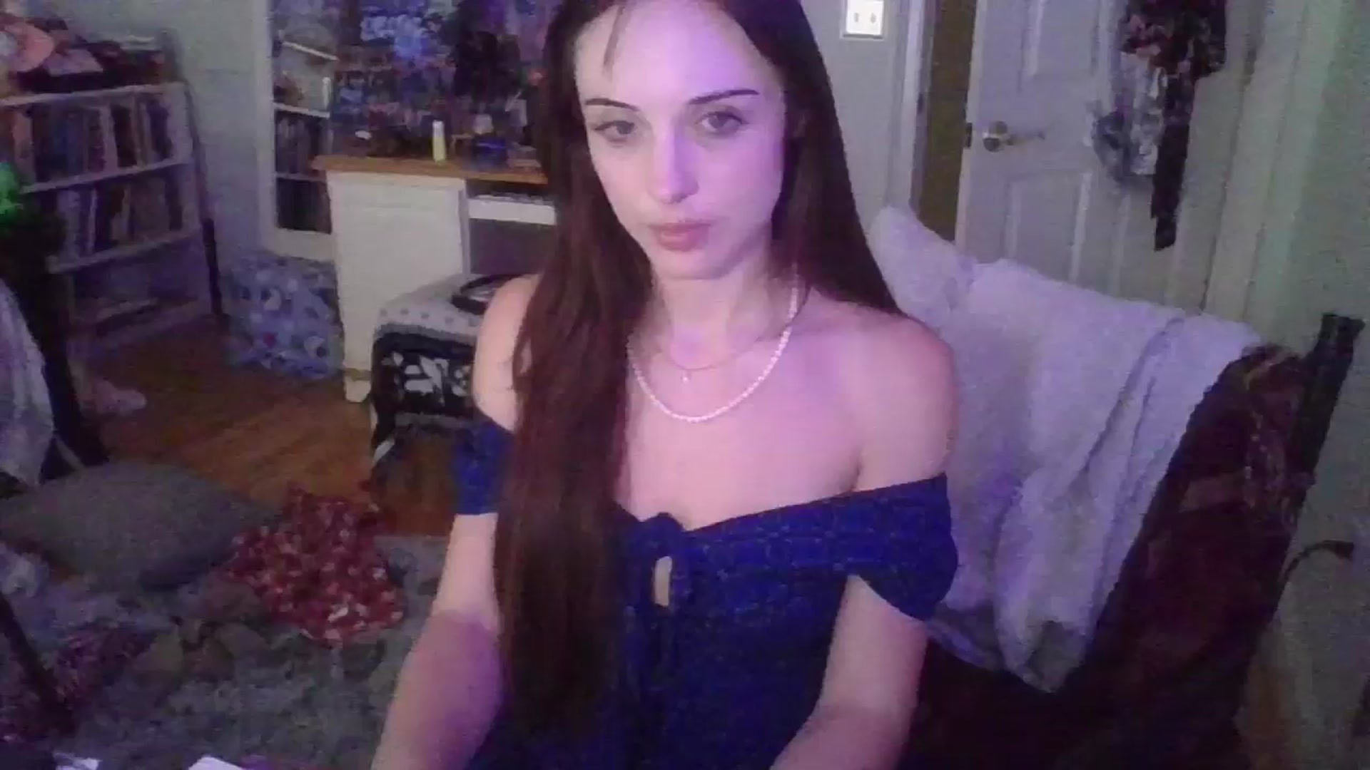 Gallery image thumbnail from Petunias's myfreecams stream on, 10/01/2024, 18:31 image 18 of 20