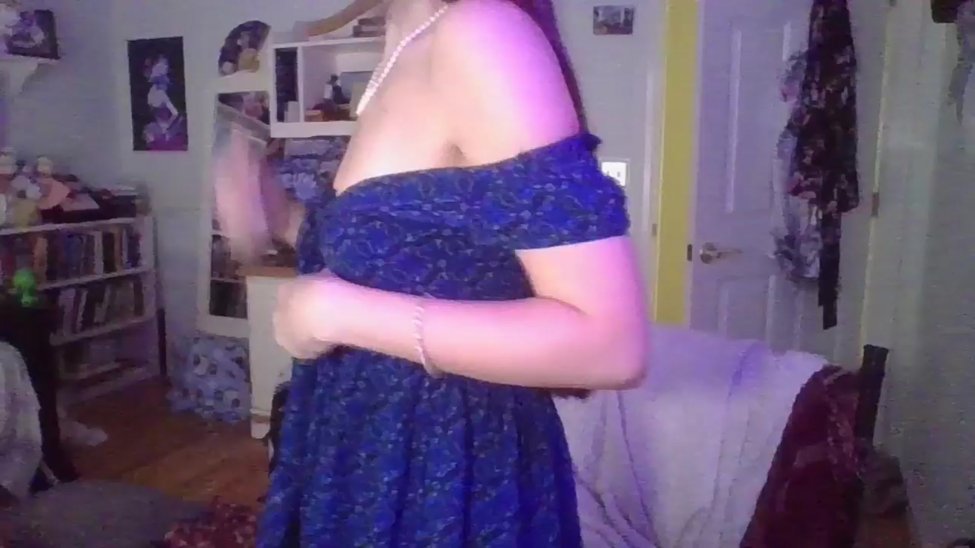 Gallery image thumbnail from Petunias's myfreecams stream on, 10/01/2024, 18:31 image 5 of 20