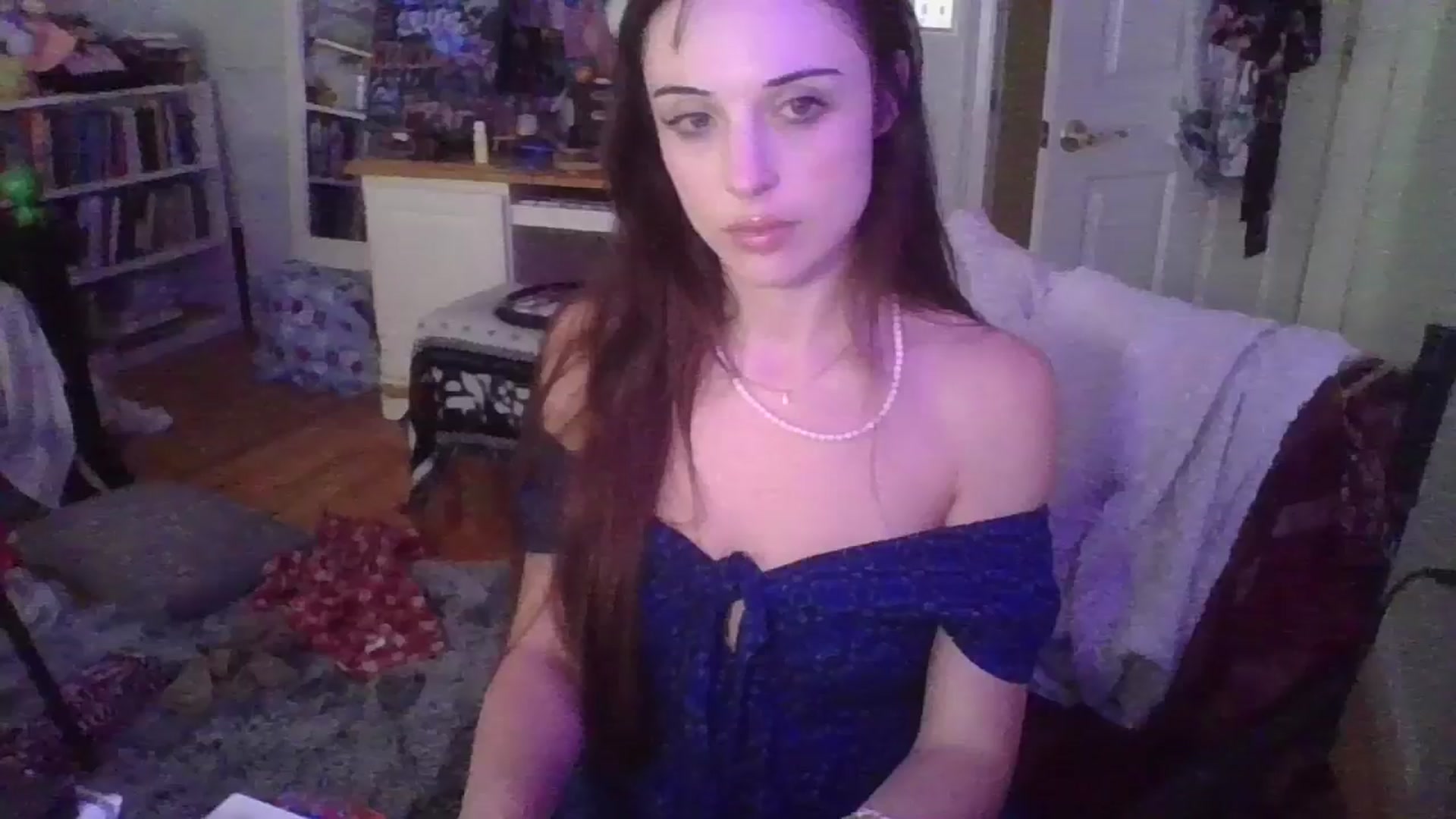 Gallery image thumbnail from Petunias's myfreecams stream on, 10/01/2024, 18:31 image 16 of 20