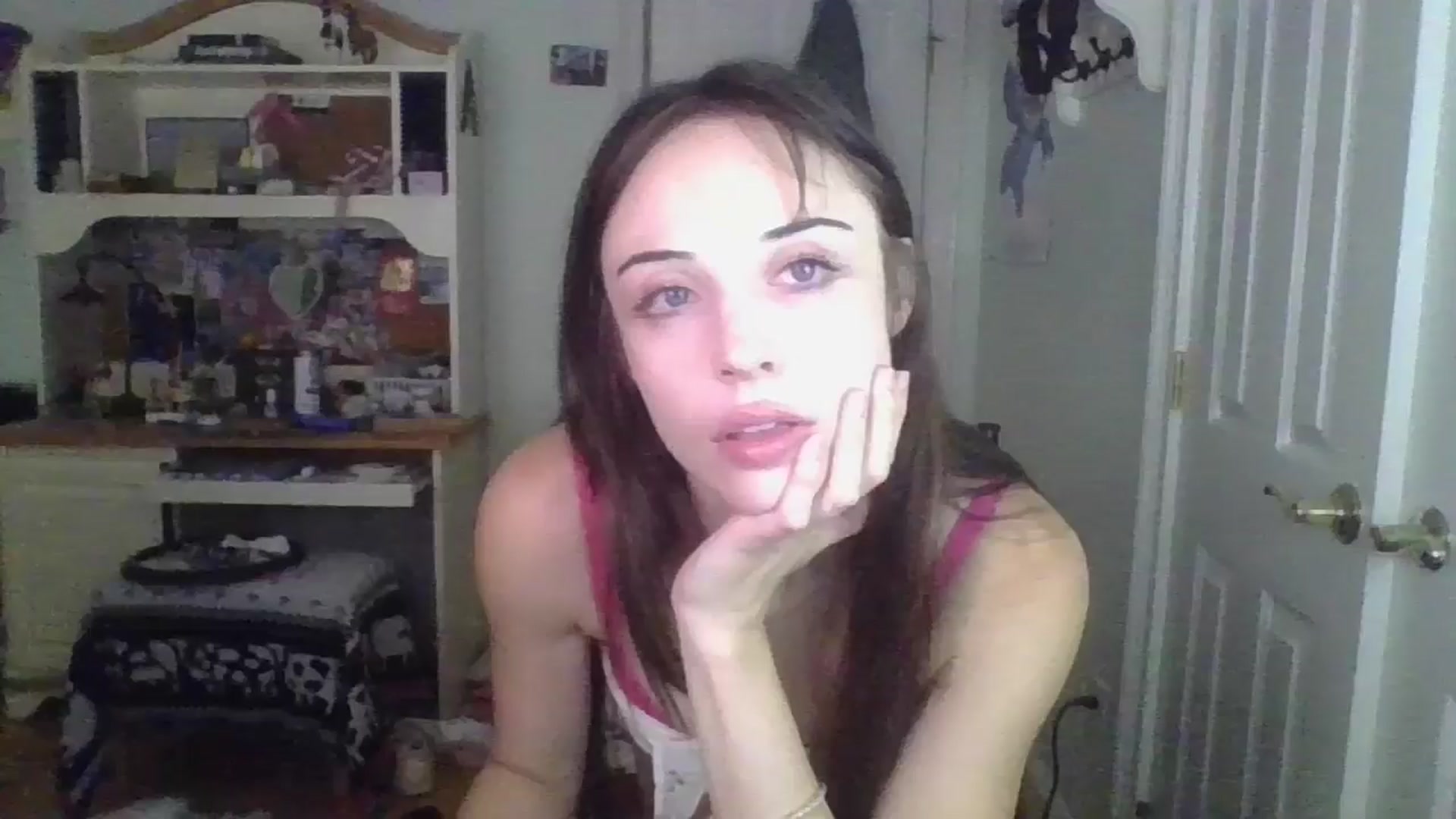 Gallery image thumbnail from Petunias's myfreecams stream on, 10/03/2024, 21:25 image 12 of 20
