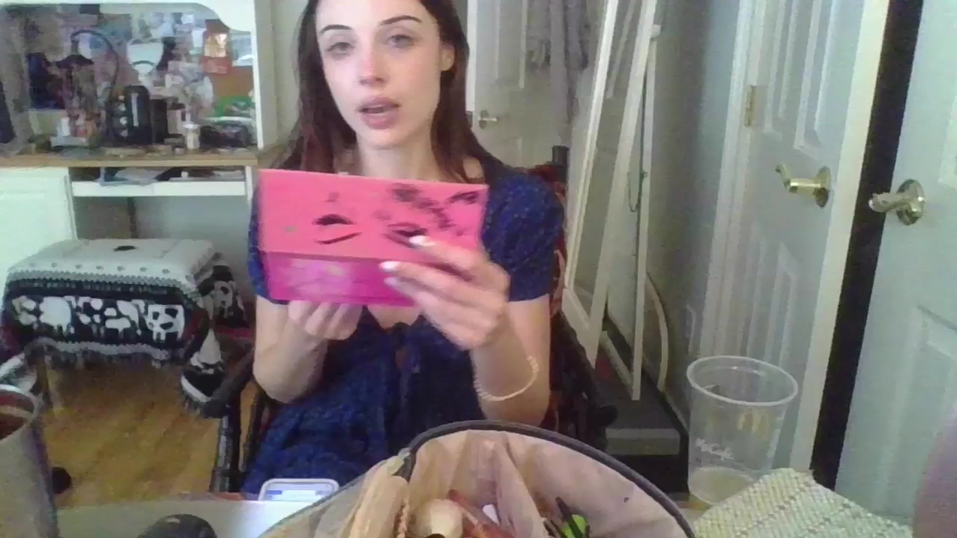 Gallery image thumbnail from Petunias's myfreecams stream on, 10/21/2024, 19:24 image 15 of 20
