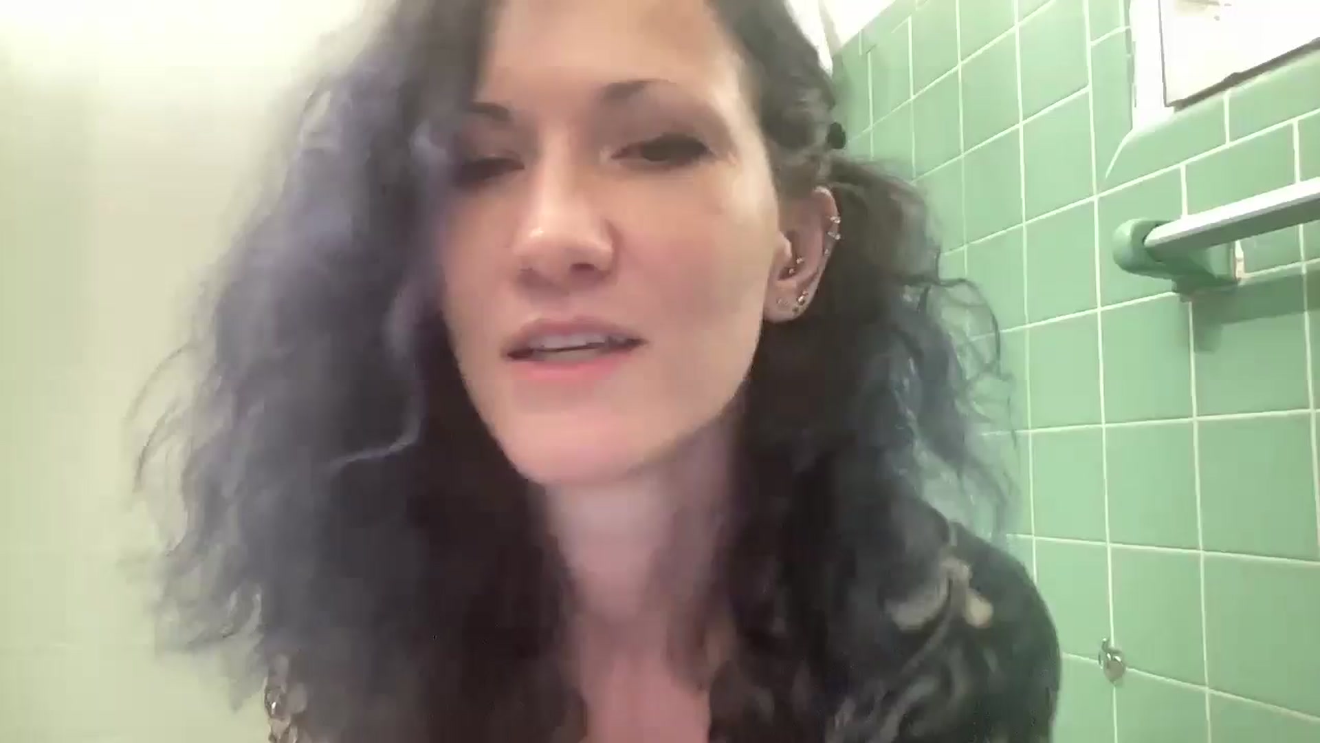 Gallery image thumbnail from Phaedra's myfreecams stream on, 08/21/2024, 09:44 image 18 of 20