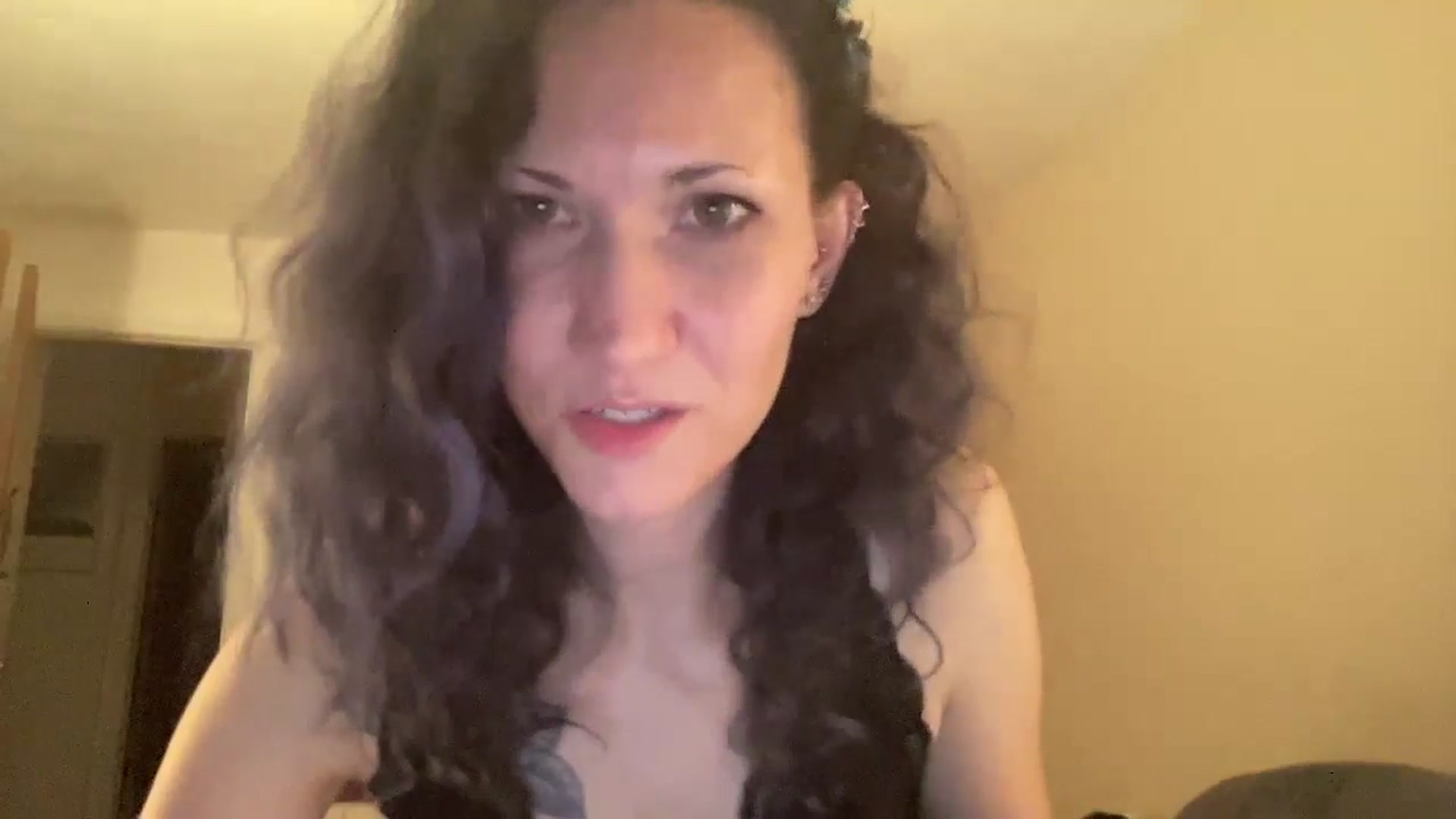 Gallery image thumbnail from Phaedra's myfreecams stream on, 08/26/2024, 09:16 image 17 of 20