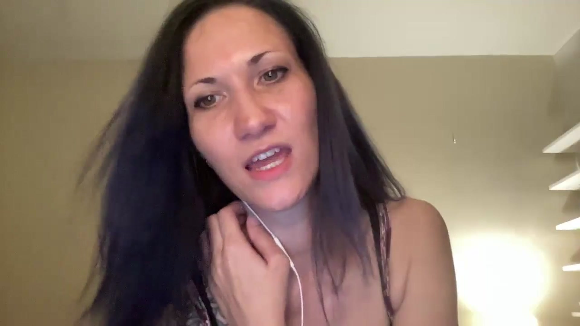 Gallery image thumbnail from Phaedra's myfreecams stream on, 08/28/2024, 09:22 image 10 of 20