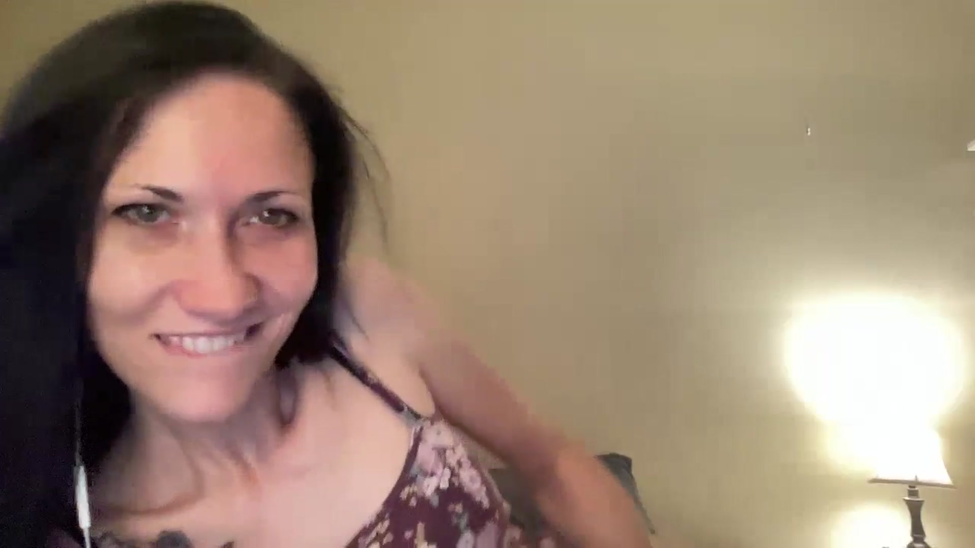 Gallery image thumbnail from Phaedra's myfreecams stream on, 08/28/2024, 09:22 image 2 of 20