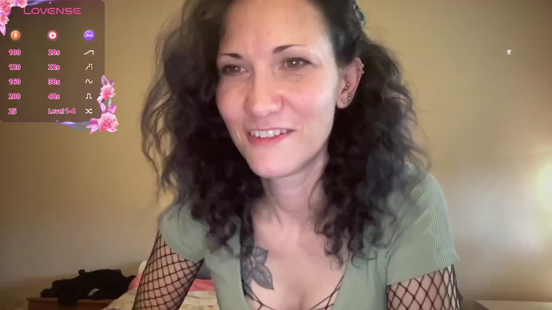 Gallery image thumbnail from Phaedra's myfreecams stream on, 10/14/2024, 15:57 image 16 of 20