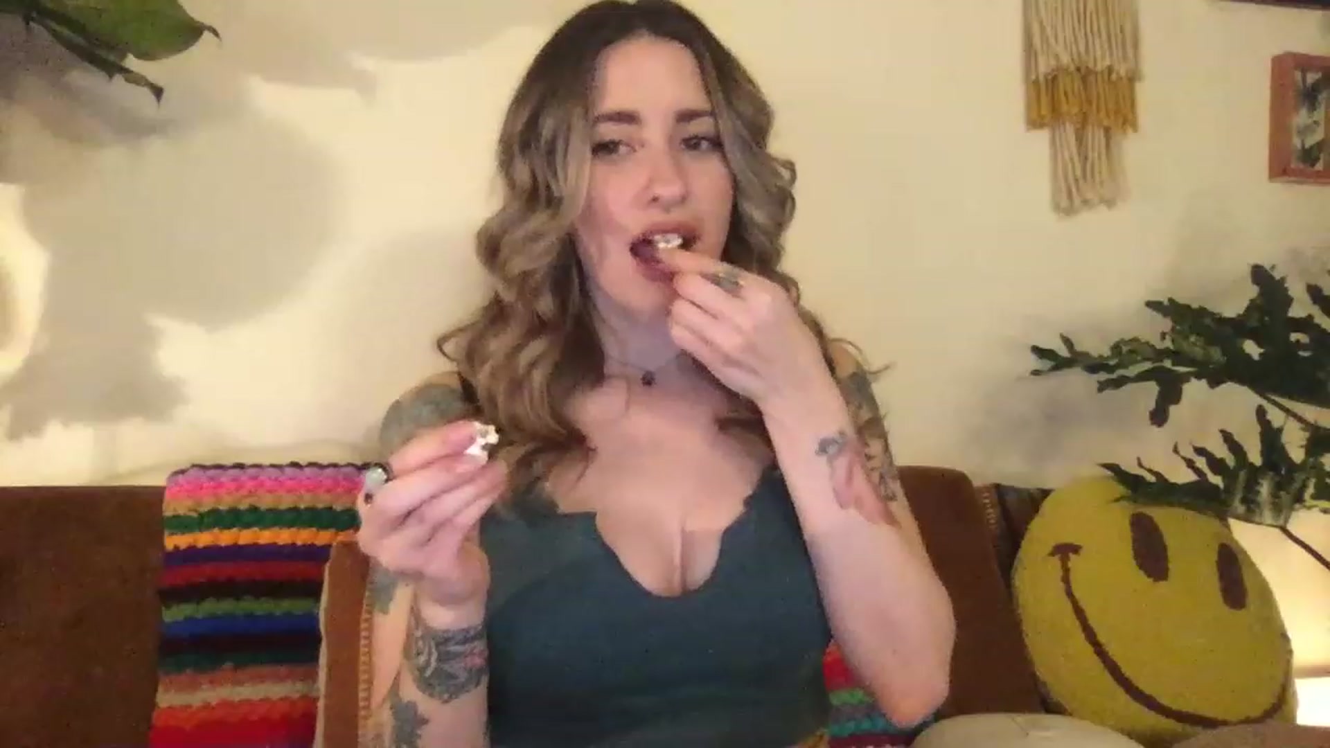 Gallery image thumbnail from PhoebeWoods's myfreecams stream on, 02/11/2023, 05:06 image 16 of 20