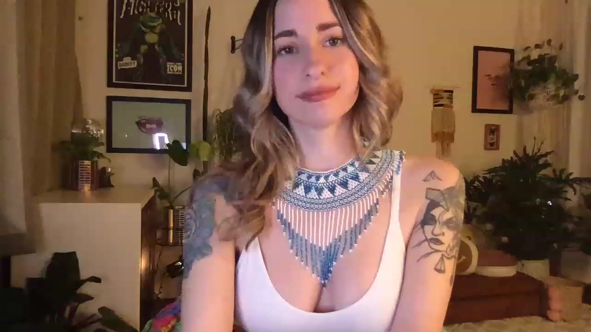 Gallery image thumbnail from PhoebeWoods's myfreecams stream on, 02/13/2023, 02:34 image 18 of 20