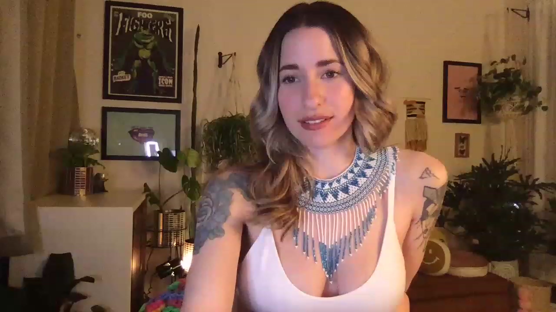 Gallery image thumbnail from PhoebeWoods's myfreecams stream on, 02/13/2023, 02:34 image 12 of 20