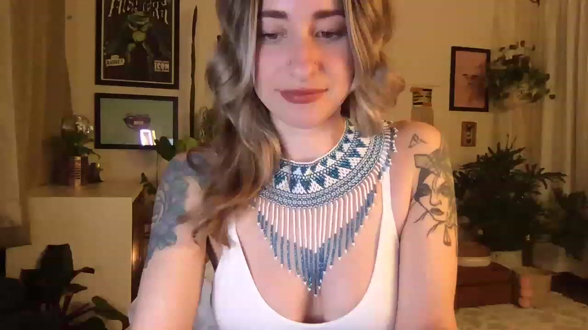 Gallery image thumbnail from PhoebeWoods's myfreecams stream on, 02/13/2023, 02:34 image 4 of 20